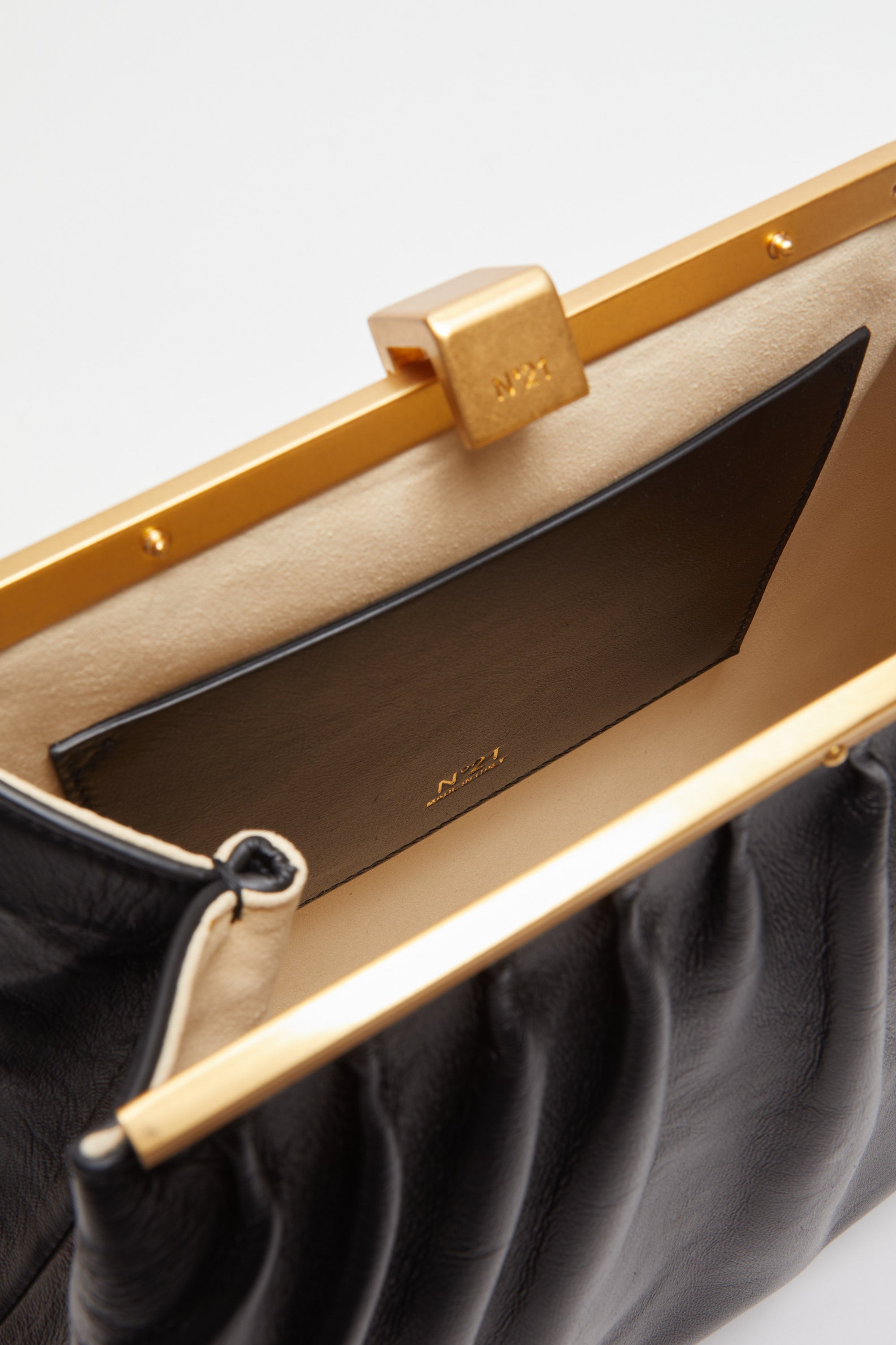 Puffy Jeanne Leather Shoulder Bag