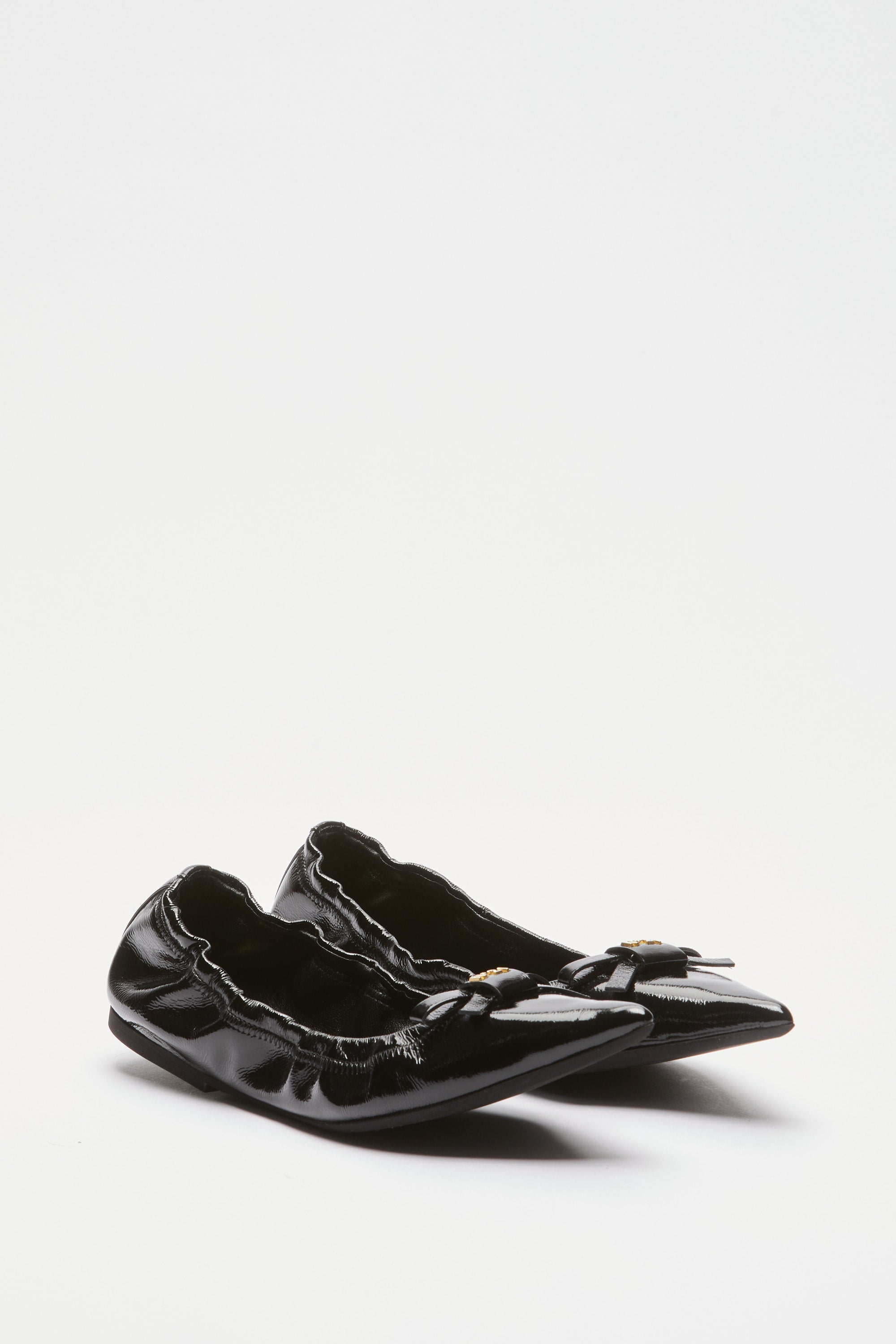 Pointed toe ballerinas with bow and logo