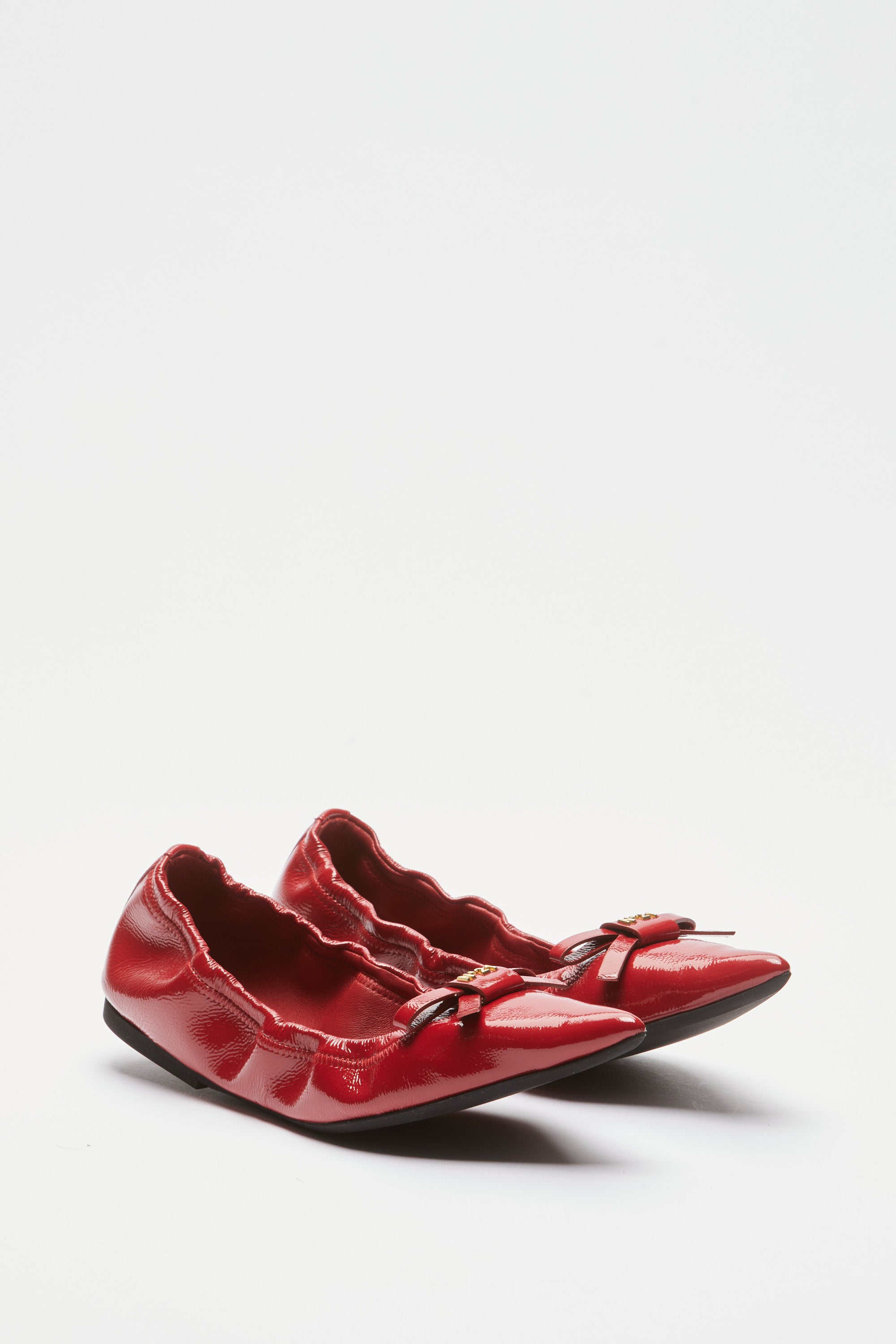 Pointed toe ballerinas with bow and logo