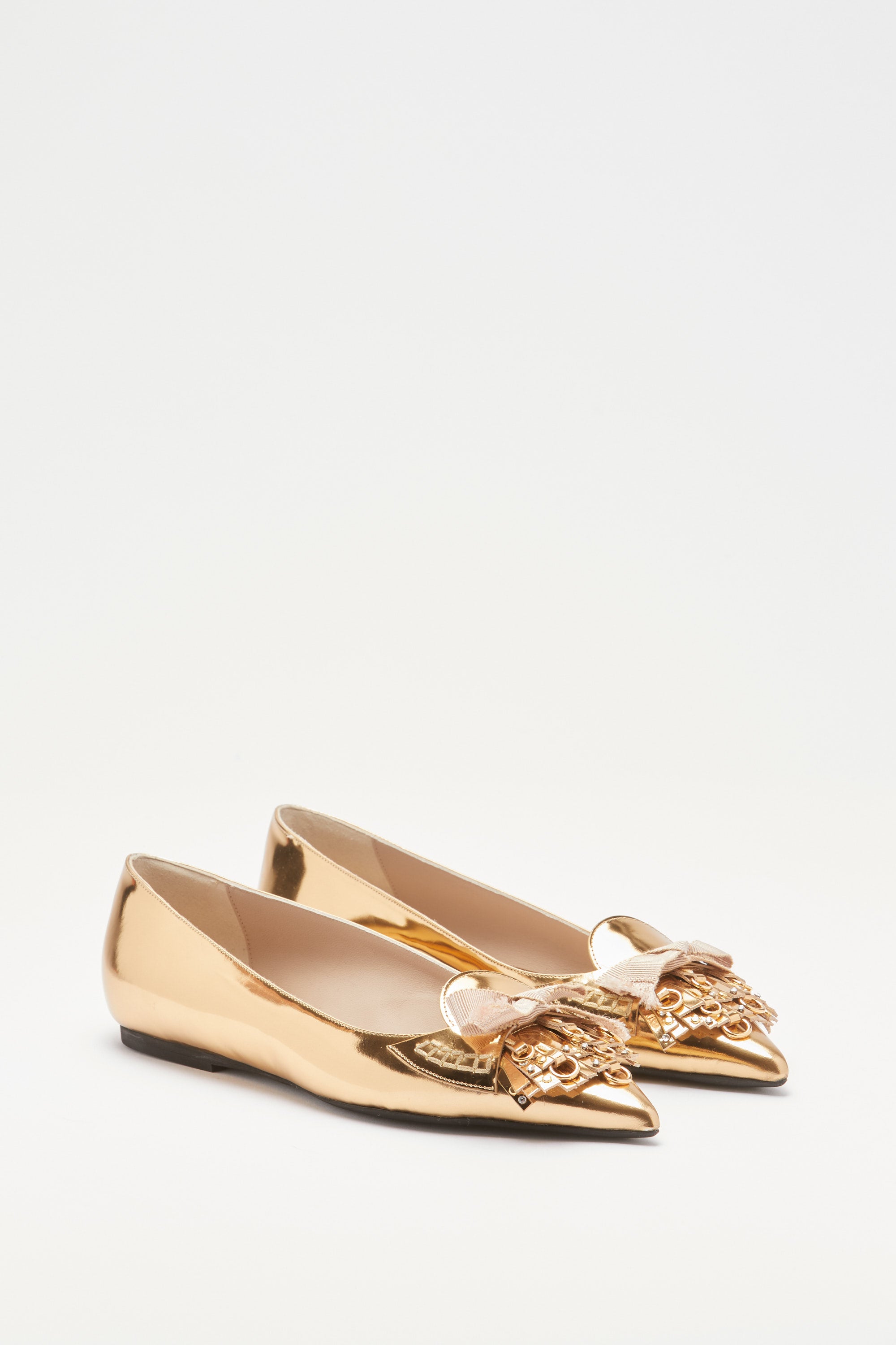 Pointed ballerinas with fringes and studs
