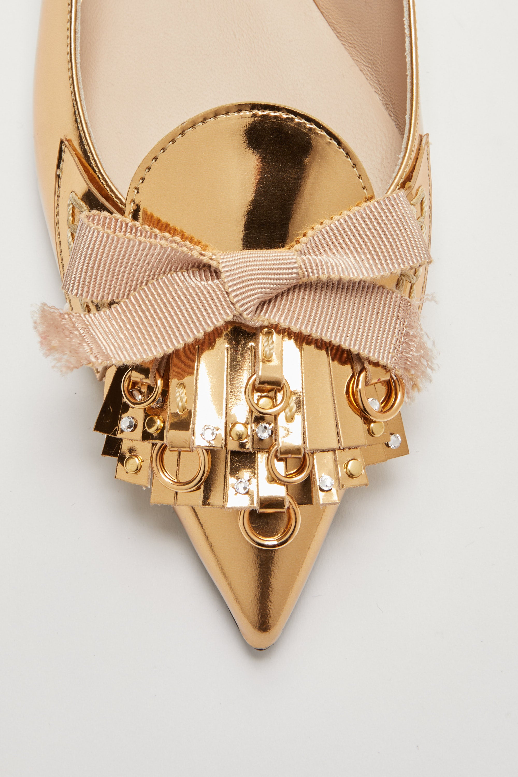 Pointed ballerinas with fringes and studs