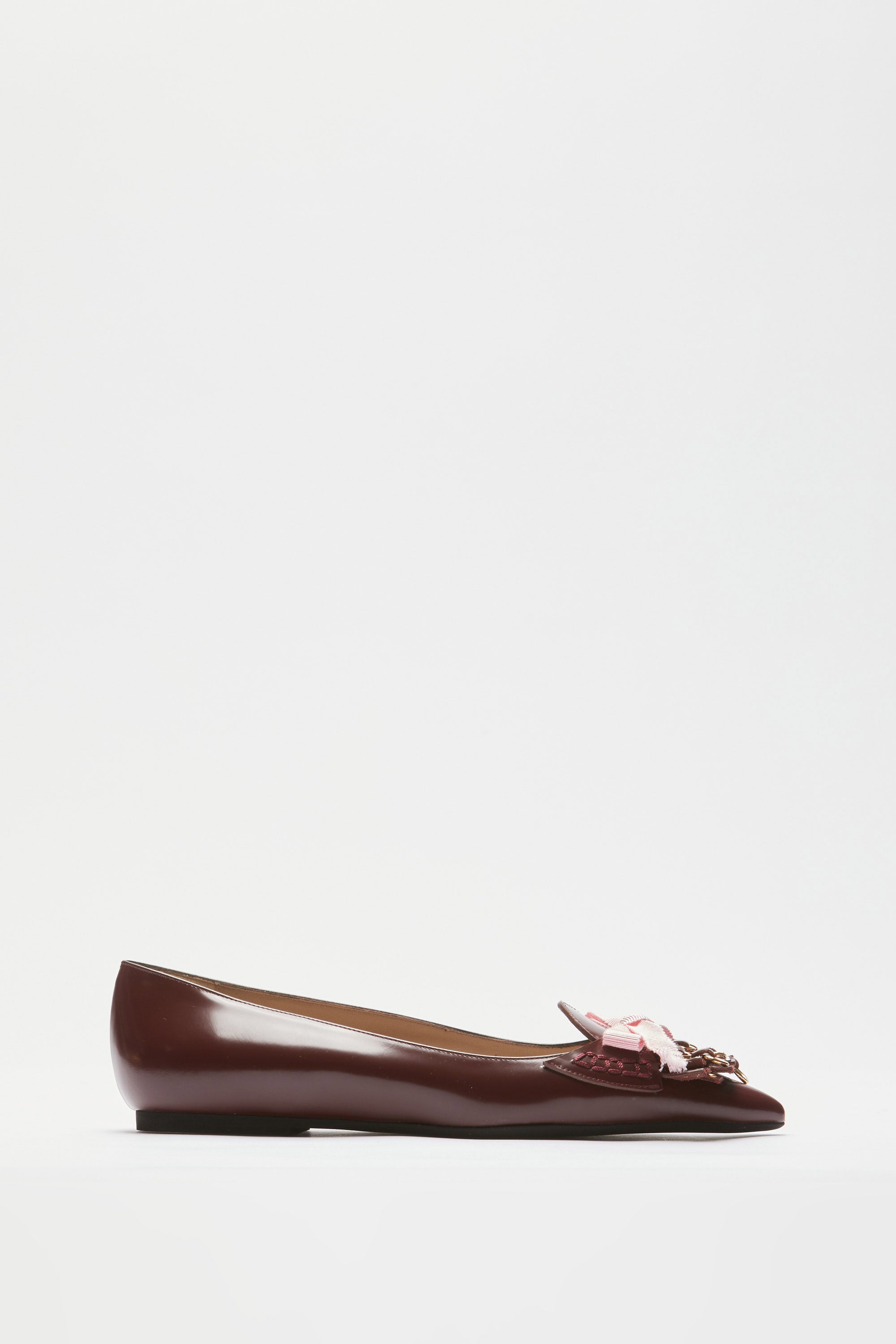 Pointed ballerinas with fringes and studs