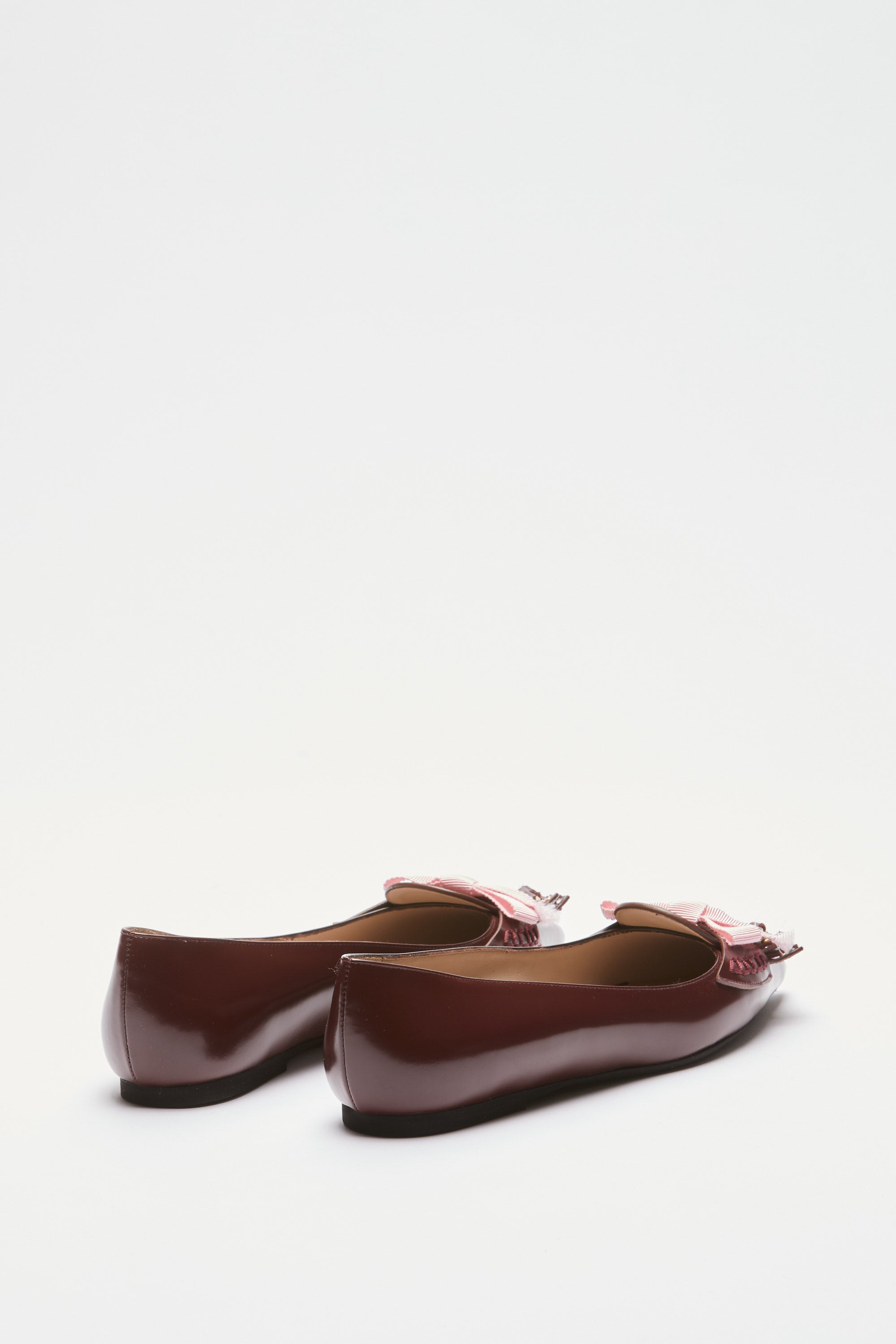Pointed ballerinas with fringes and studs