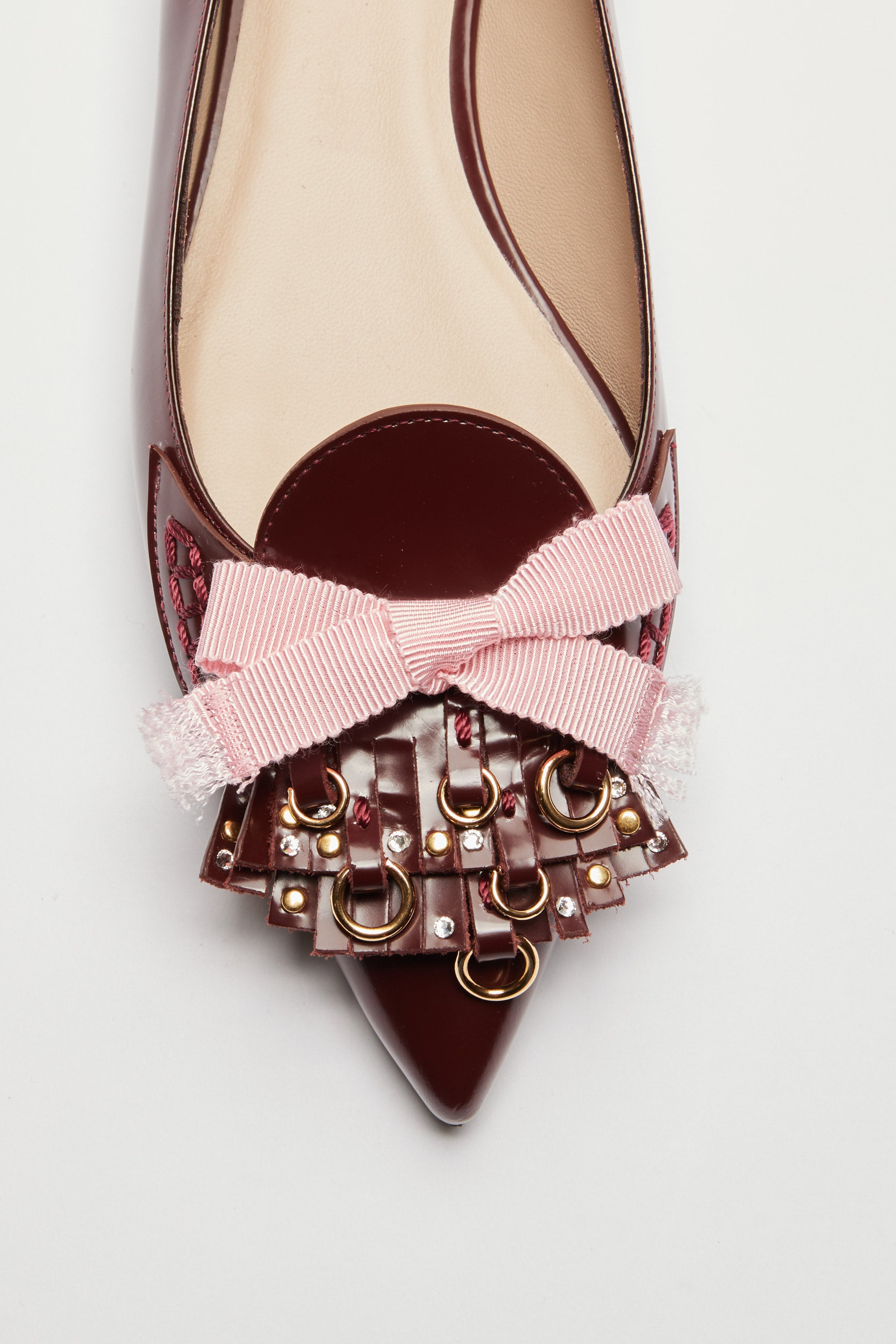 Pointed ballerinas with fringes and studs