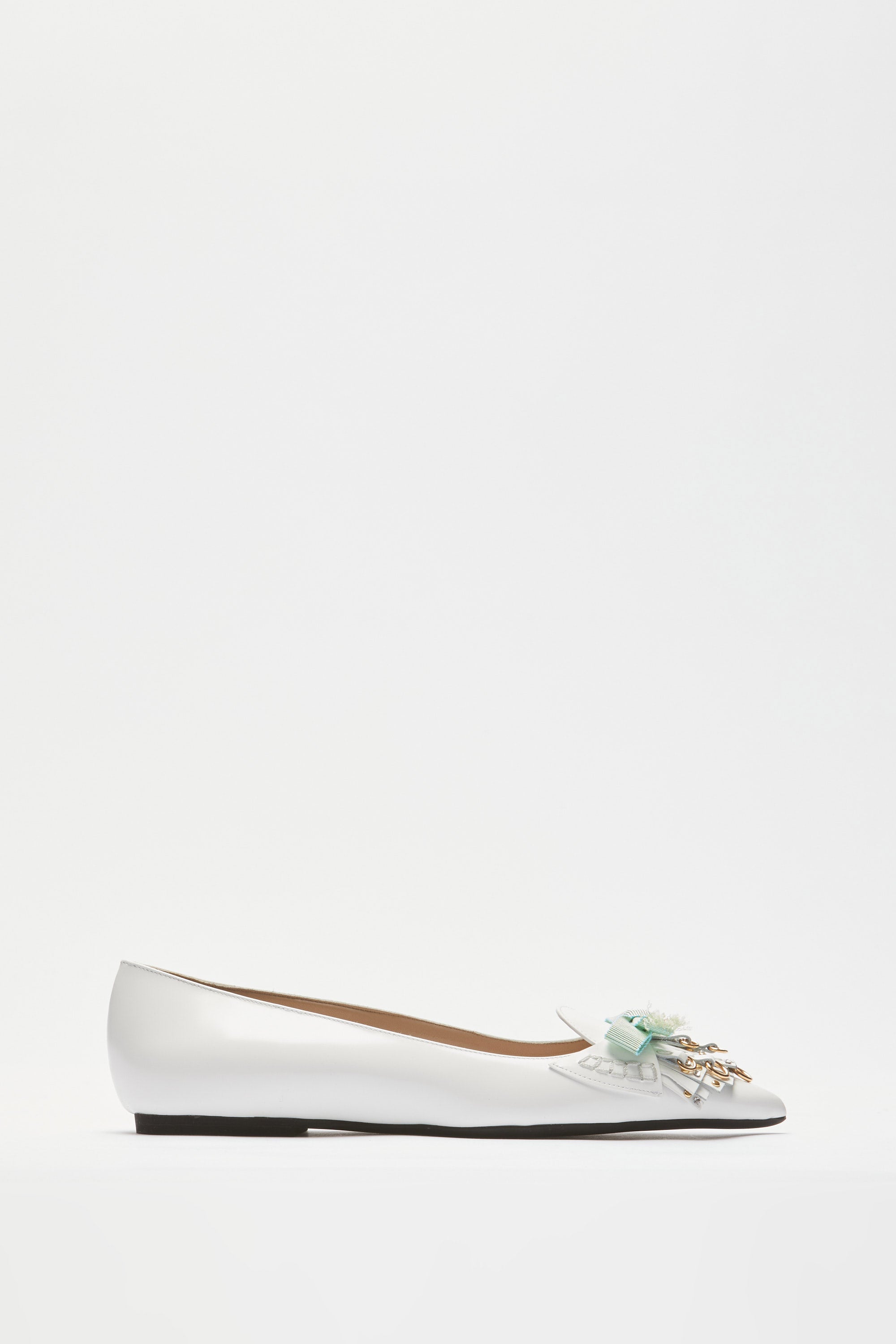 Pointed ballerinas with fringes and studs