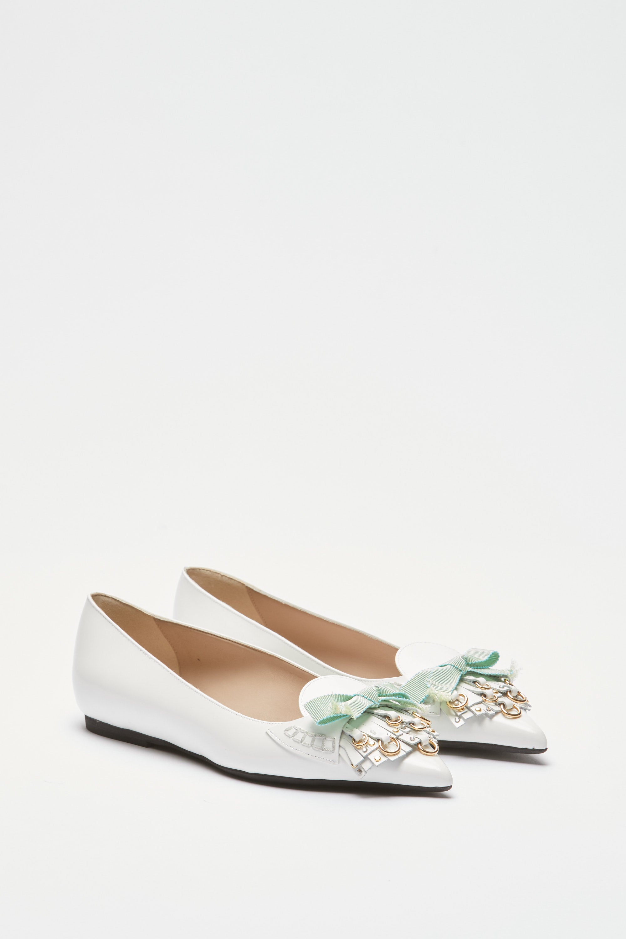 Pointed ballerinas with fringes and studs