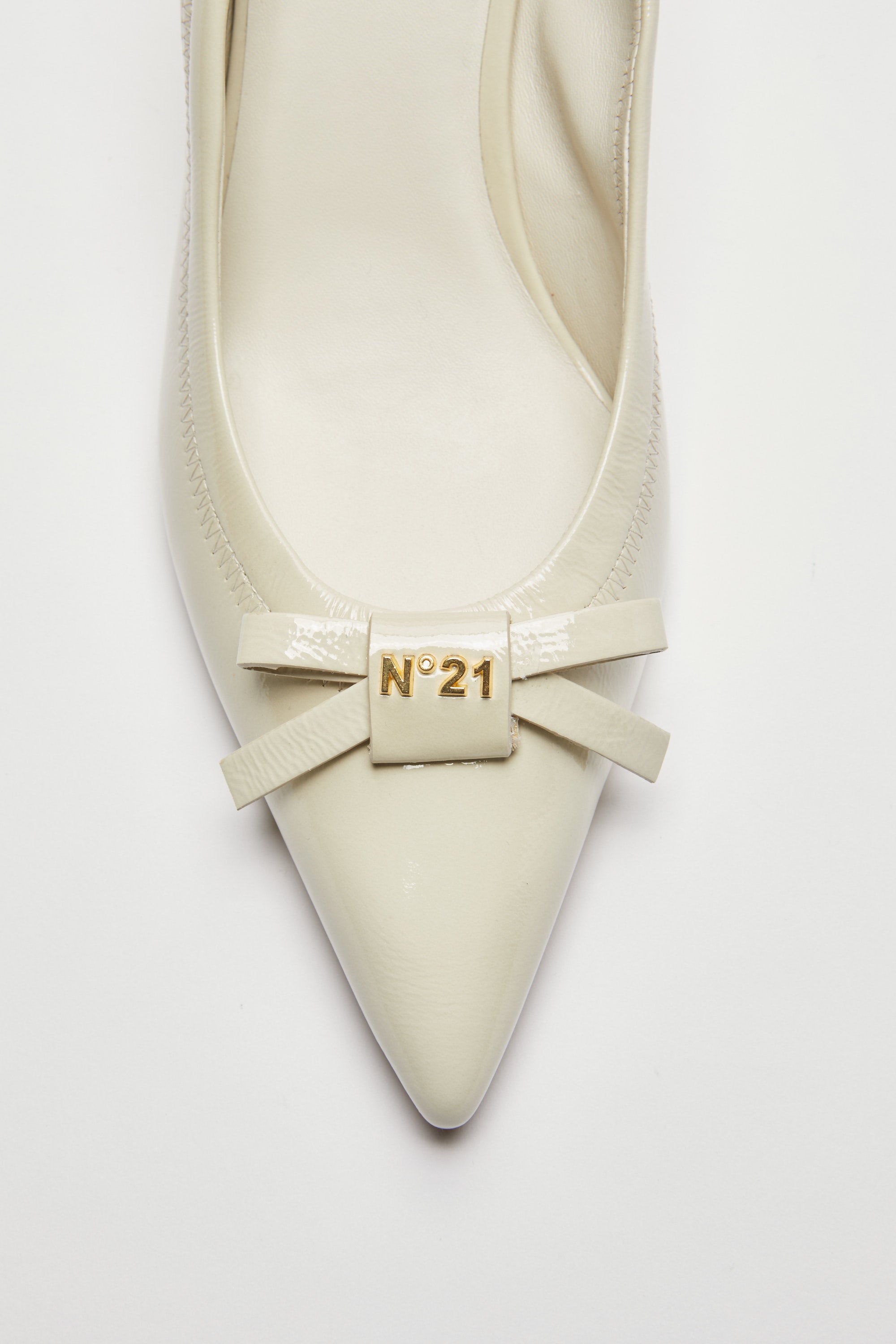 Décolleté with bow and logo