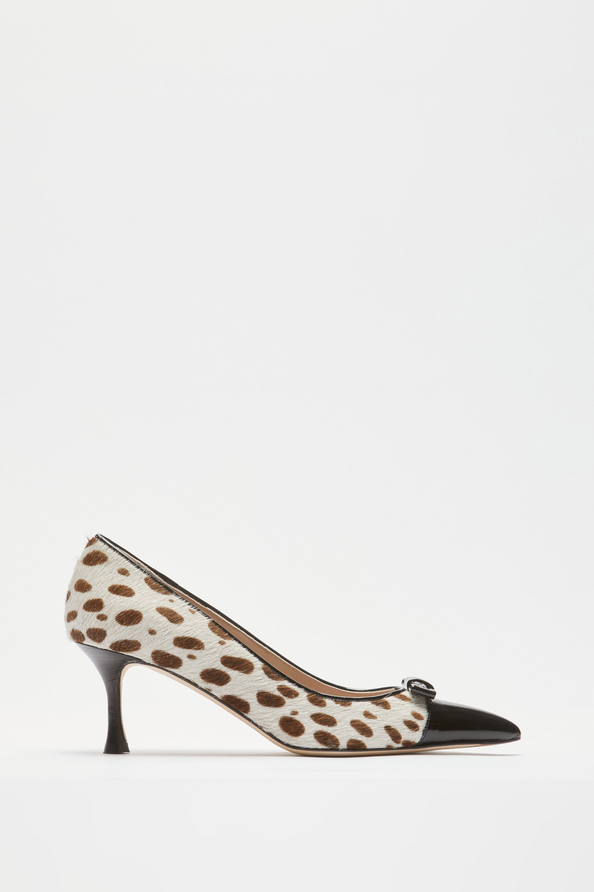 Pointed décolleté with animalier effect