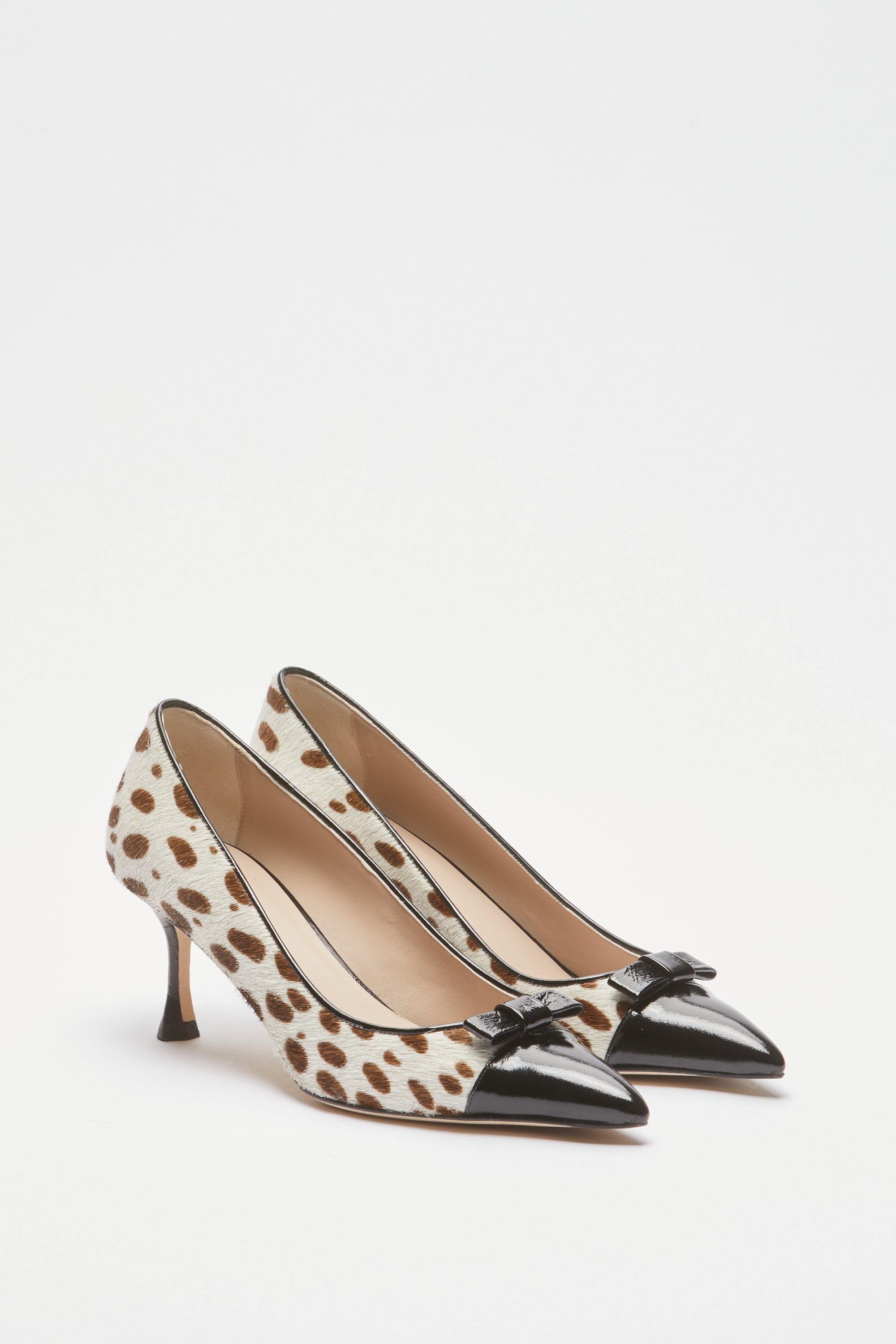 Pointed décolleté with animalier effect