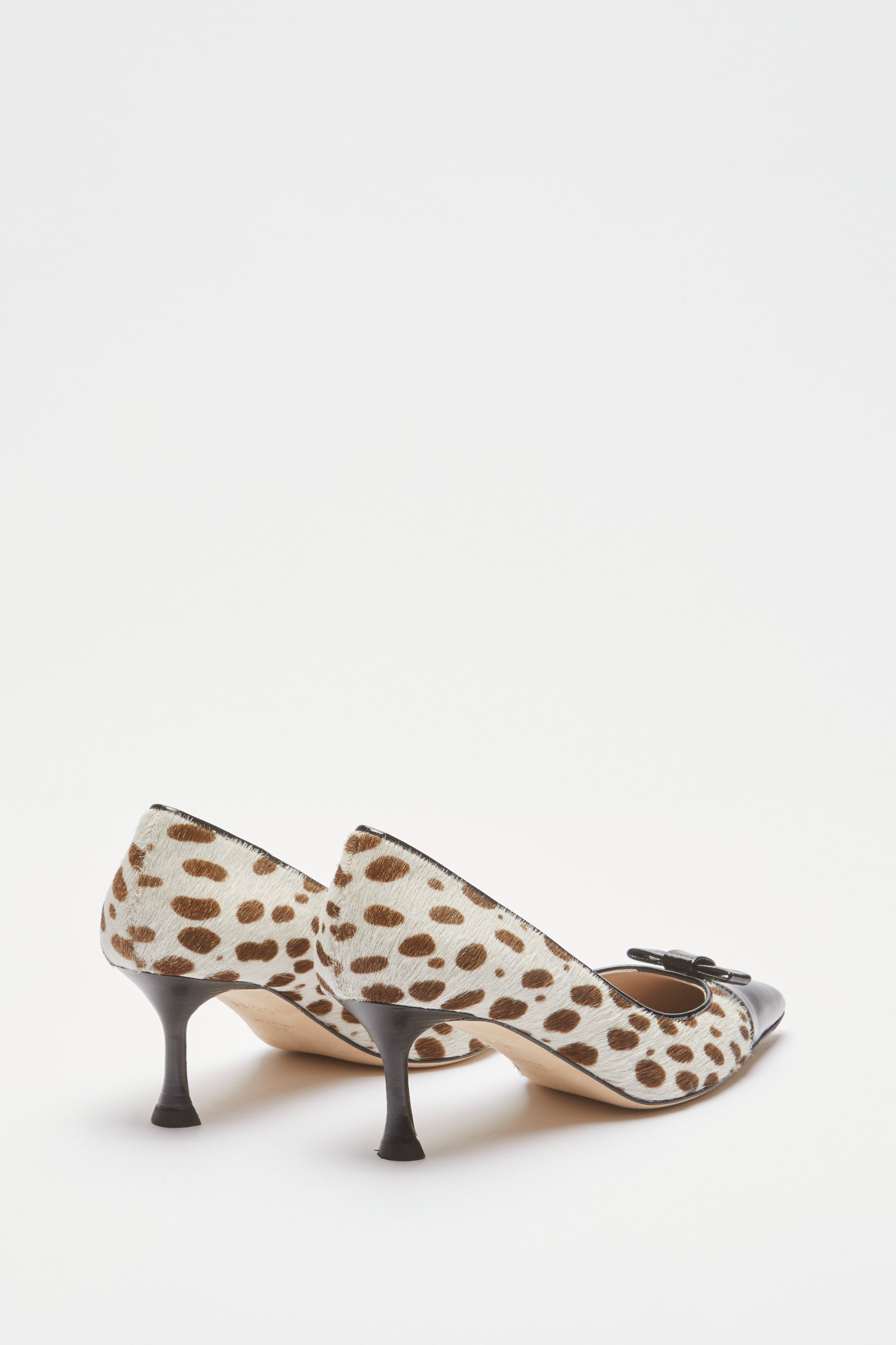 Pointed décolleté with animalier effect