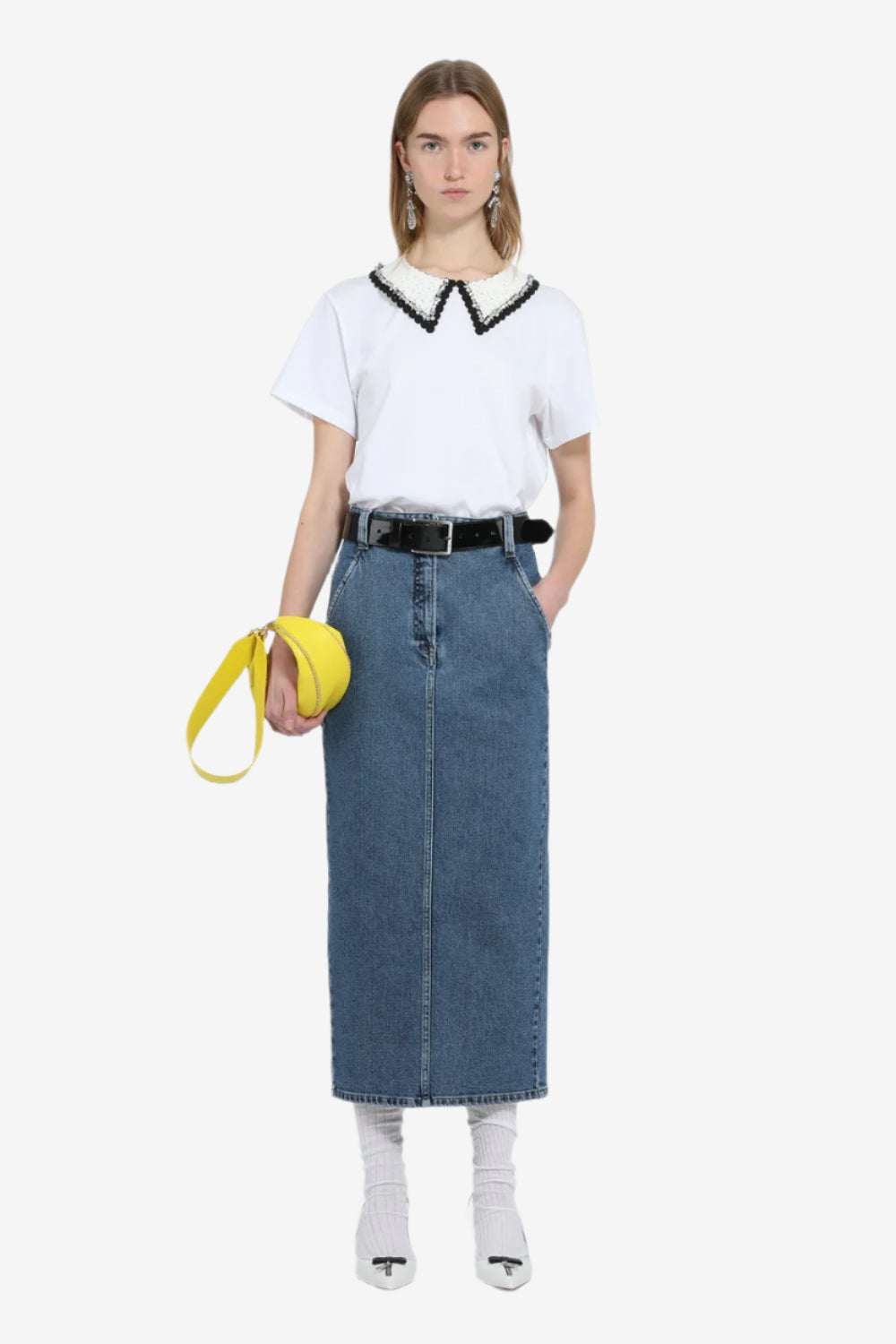 T-shirt with embroidered collar
