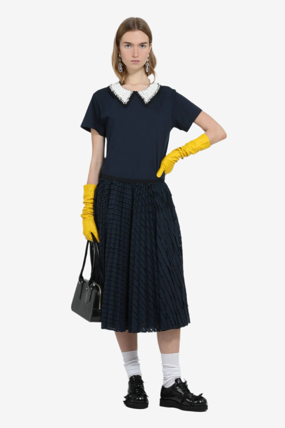 T-shirt with embroidered collar