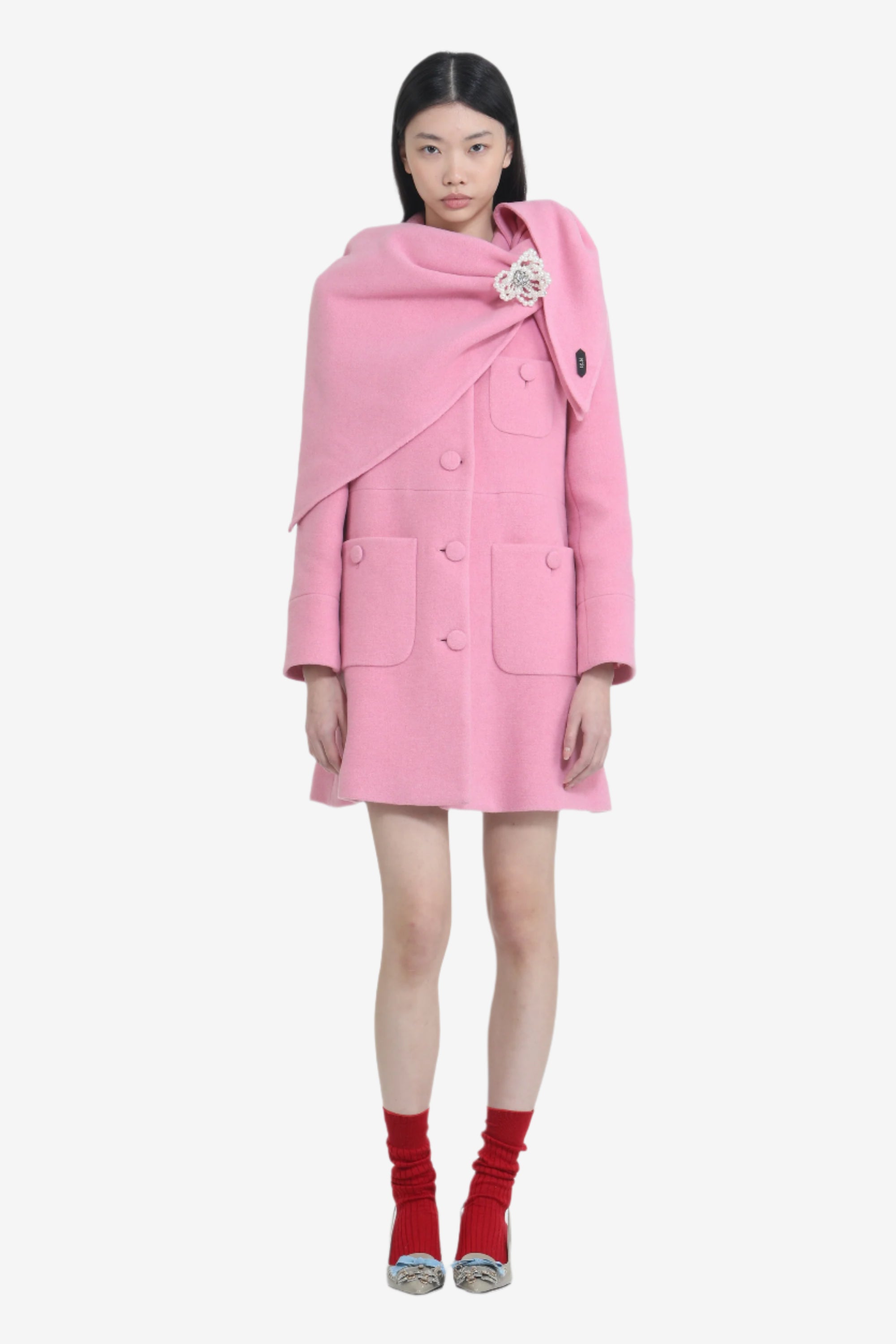 Short coat with large buttons and rounded collar