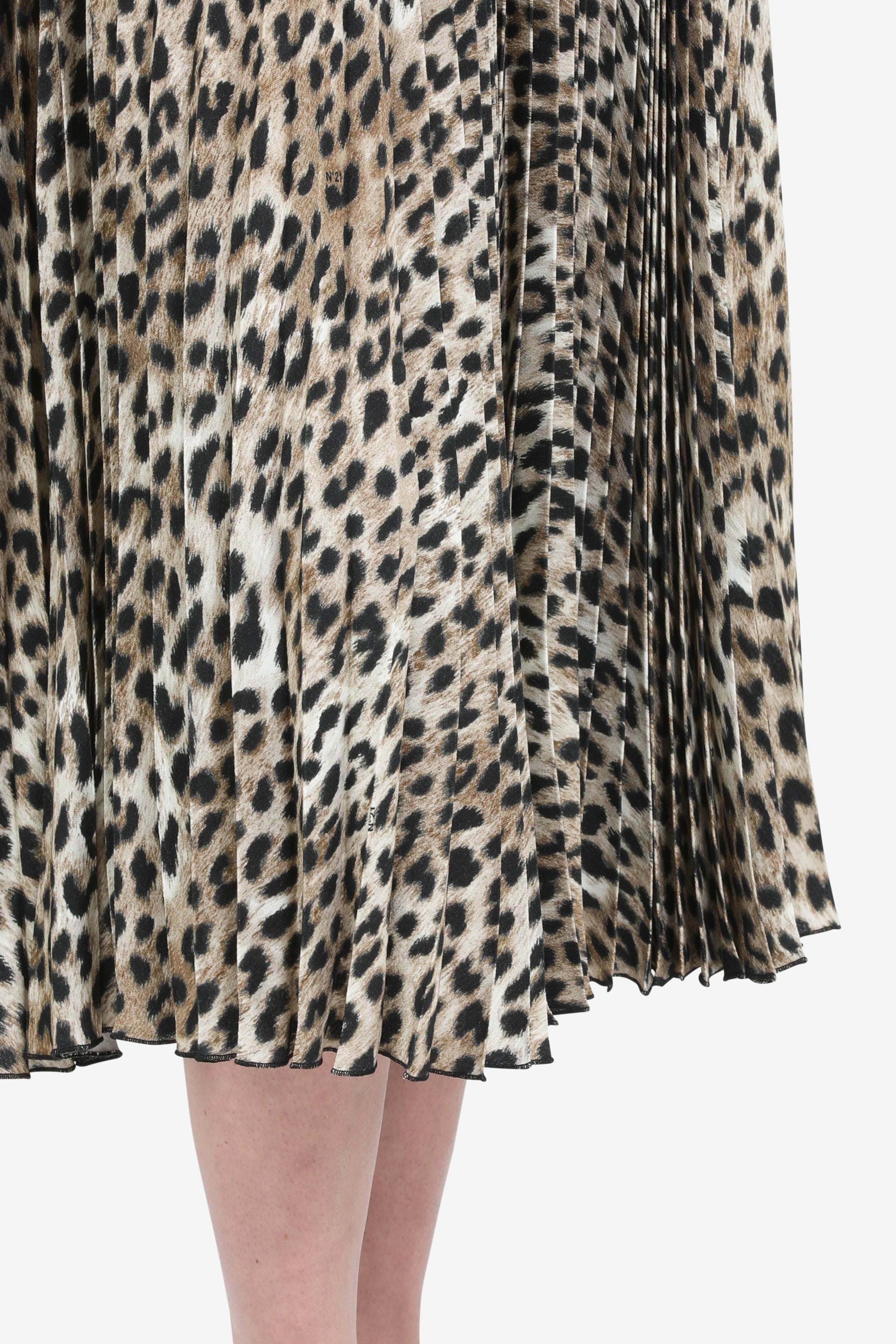 Pleated midi skirt with leopard print