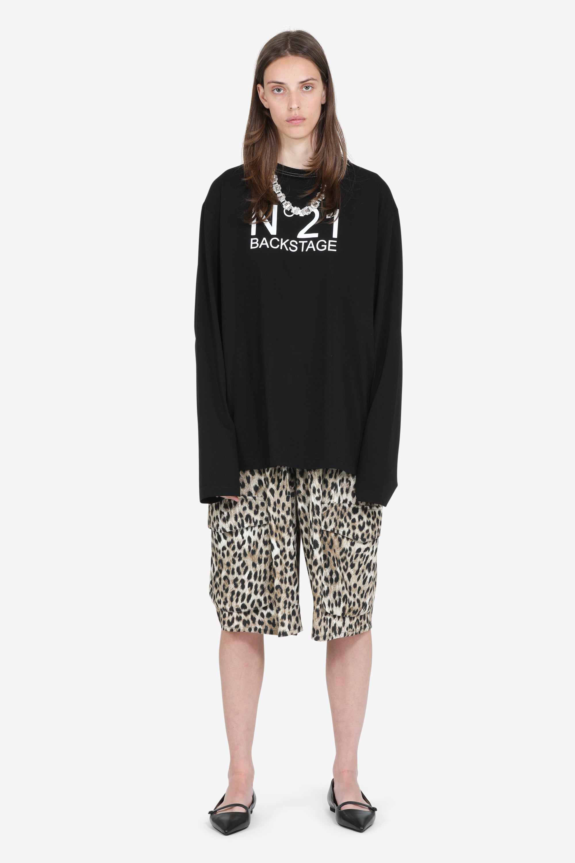 Leopard print knee-length trousers