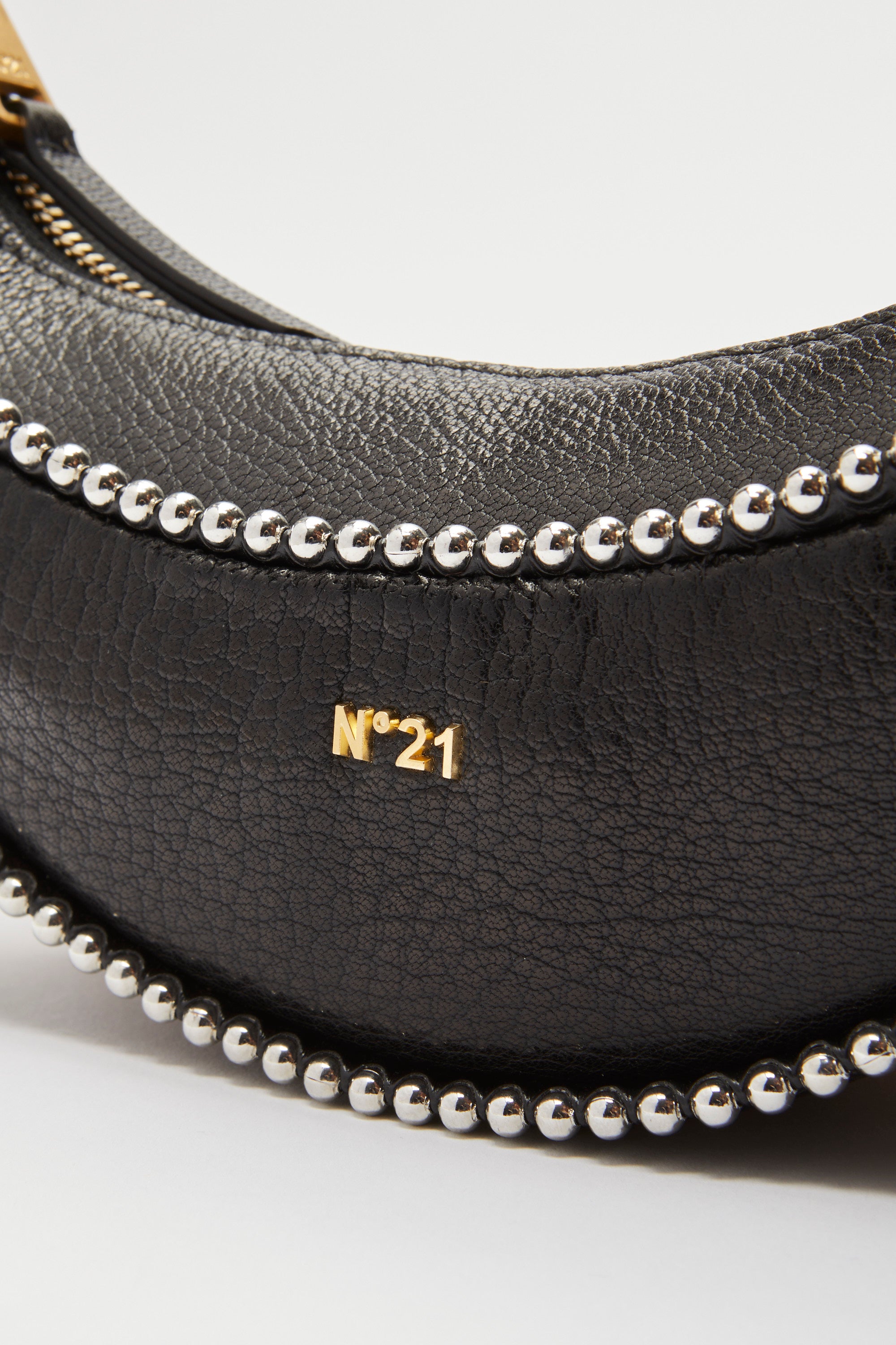 Borsa Banana in pelle con borchie