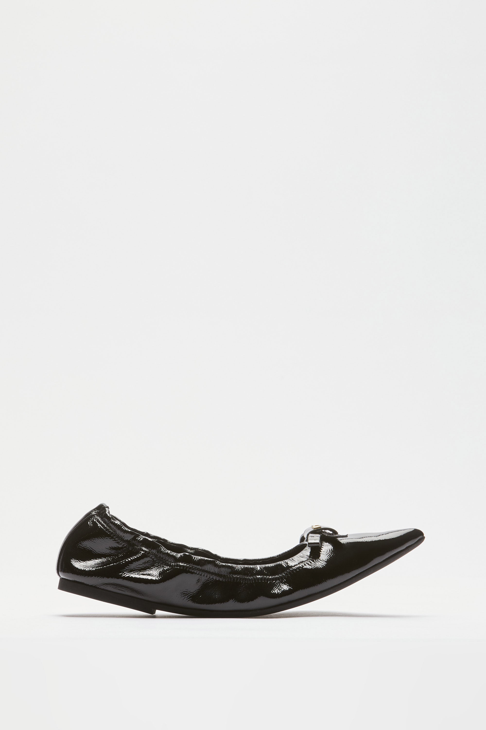 Pointed toe ballerinas with bow and logo