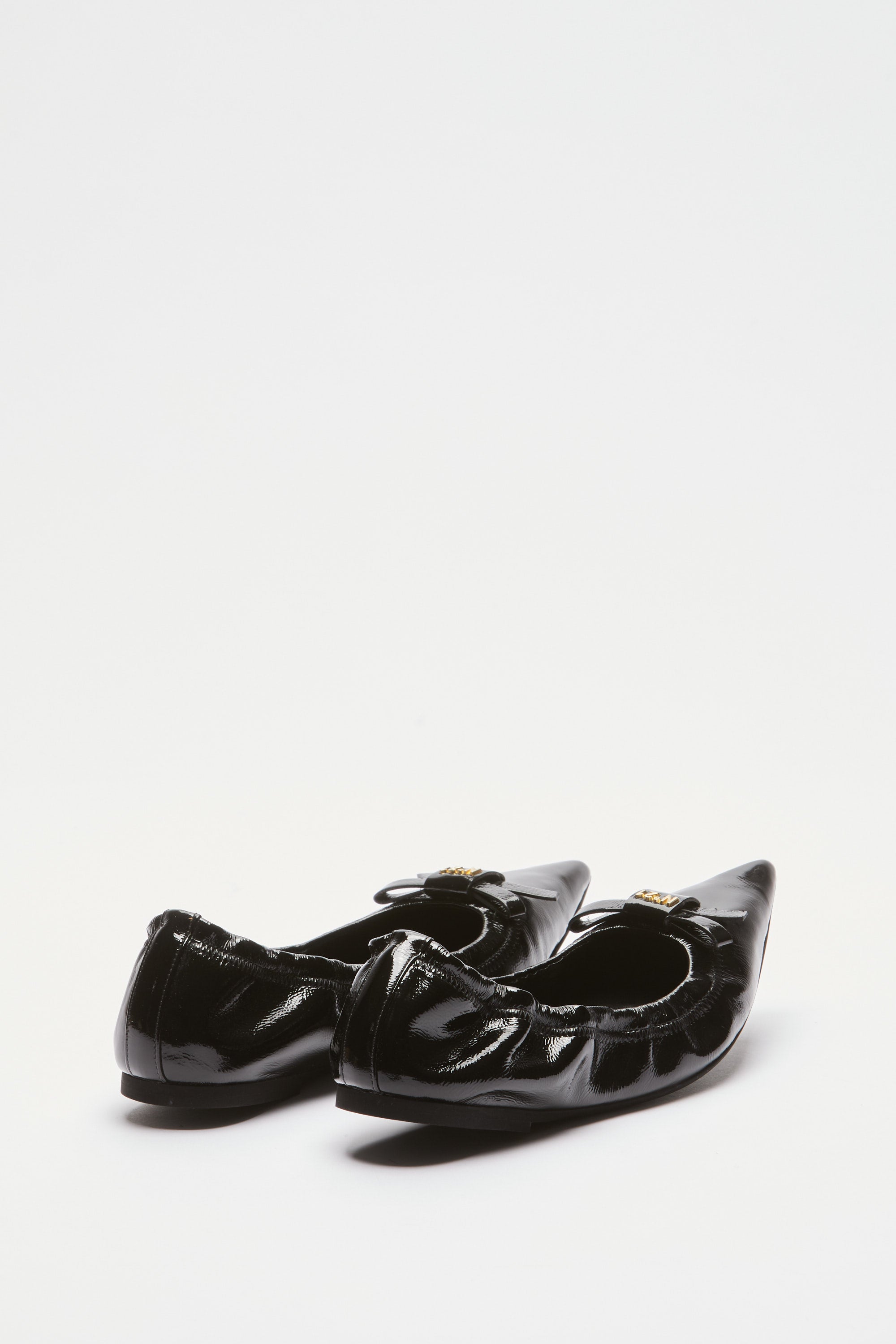 Pointed toe ballerinas with bow and logo