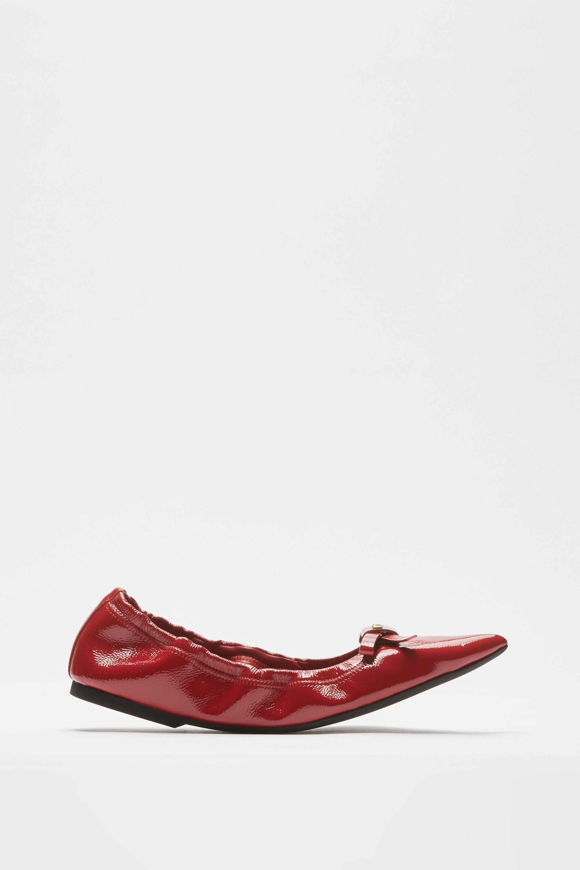 Pointed toe ballerinas with bow and logo