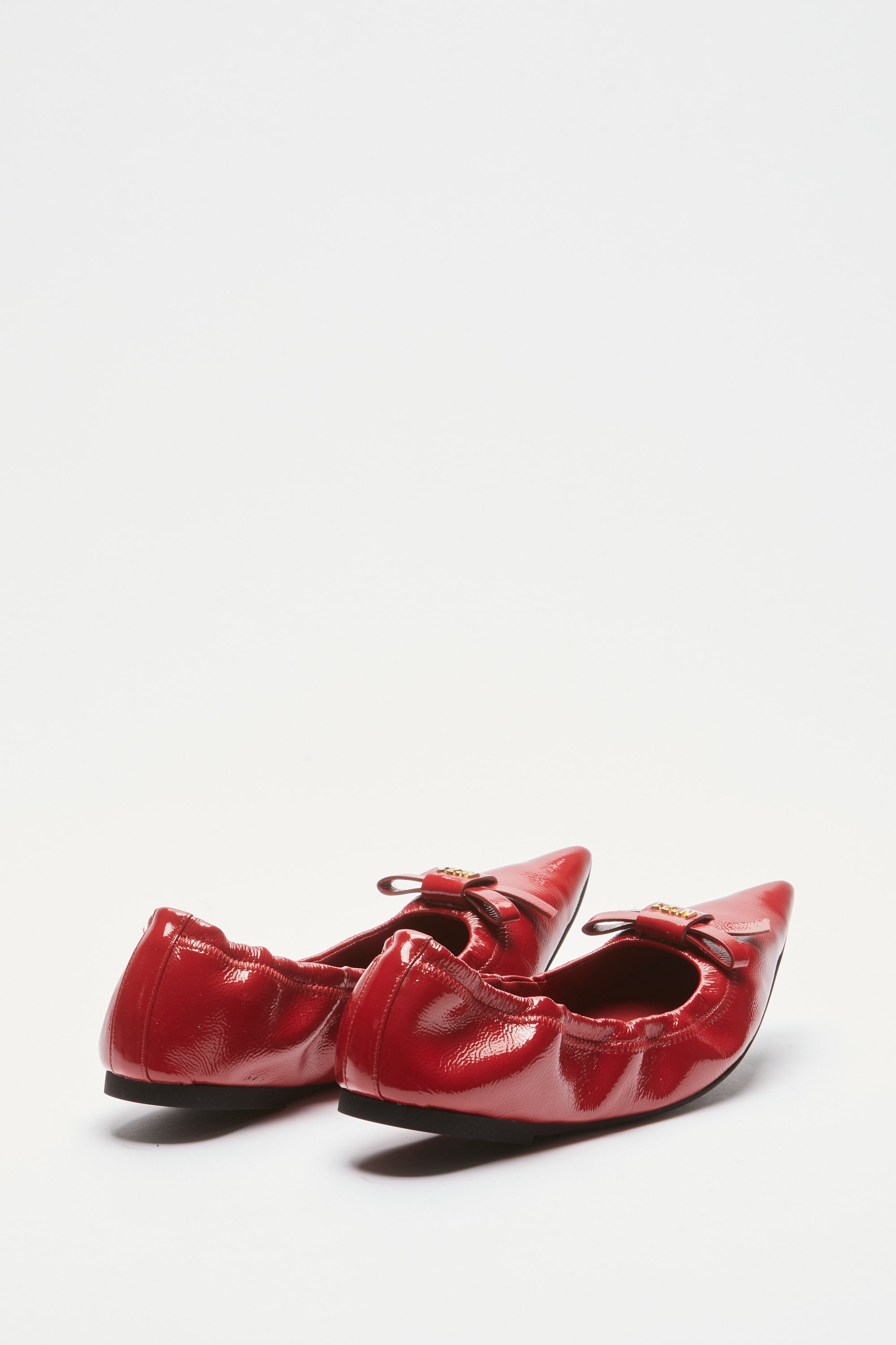 Pointed toe ballerinas with bow and logo