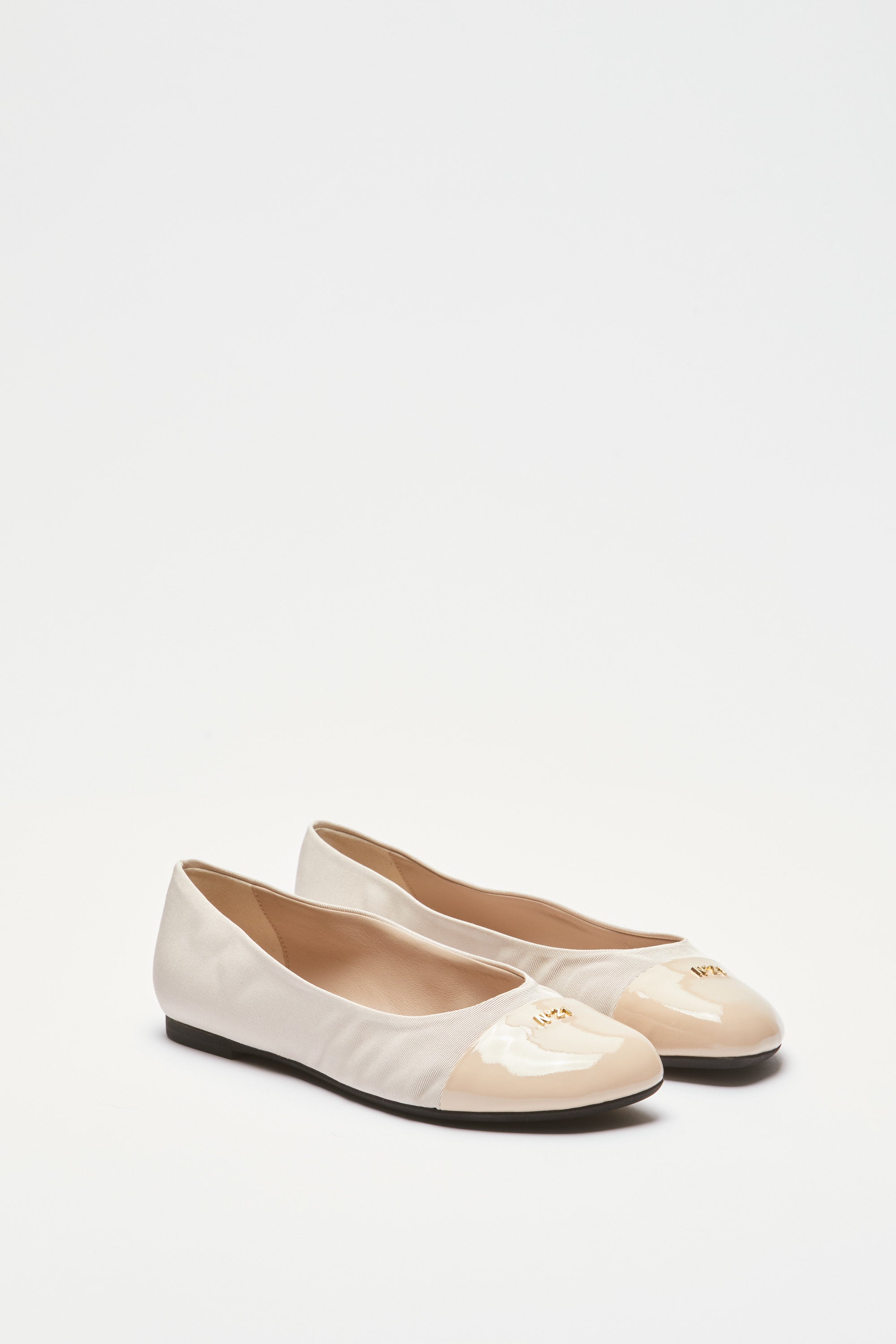 Round-toed ballet flats