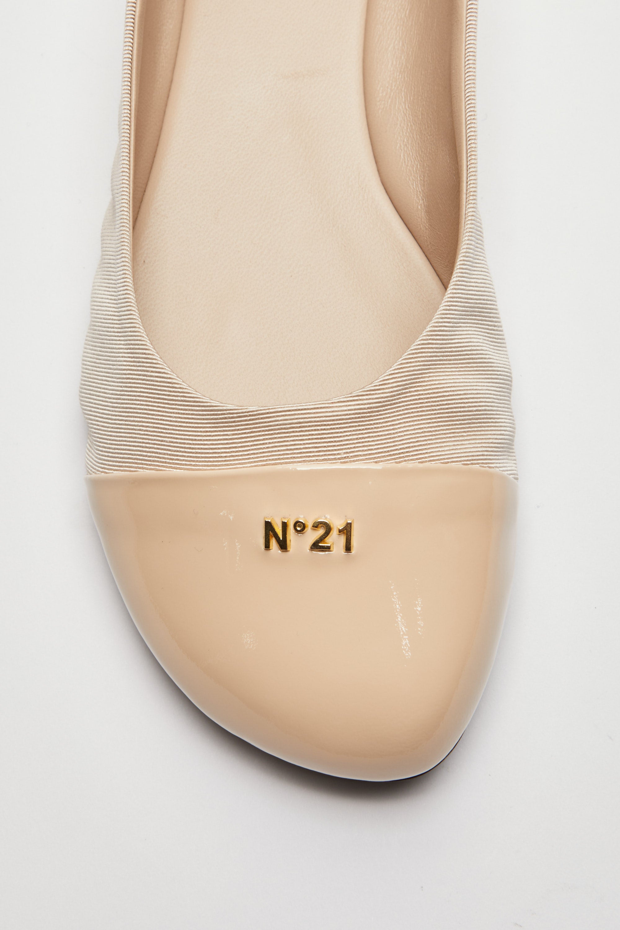 Round-toed ballet flats