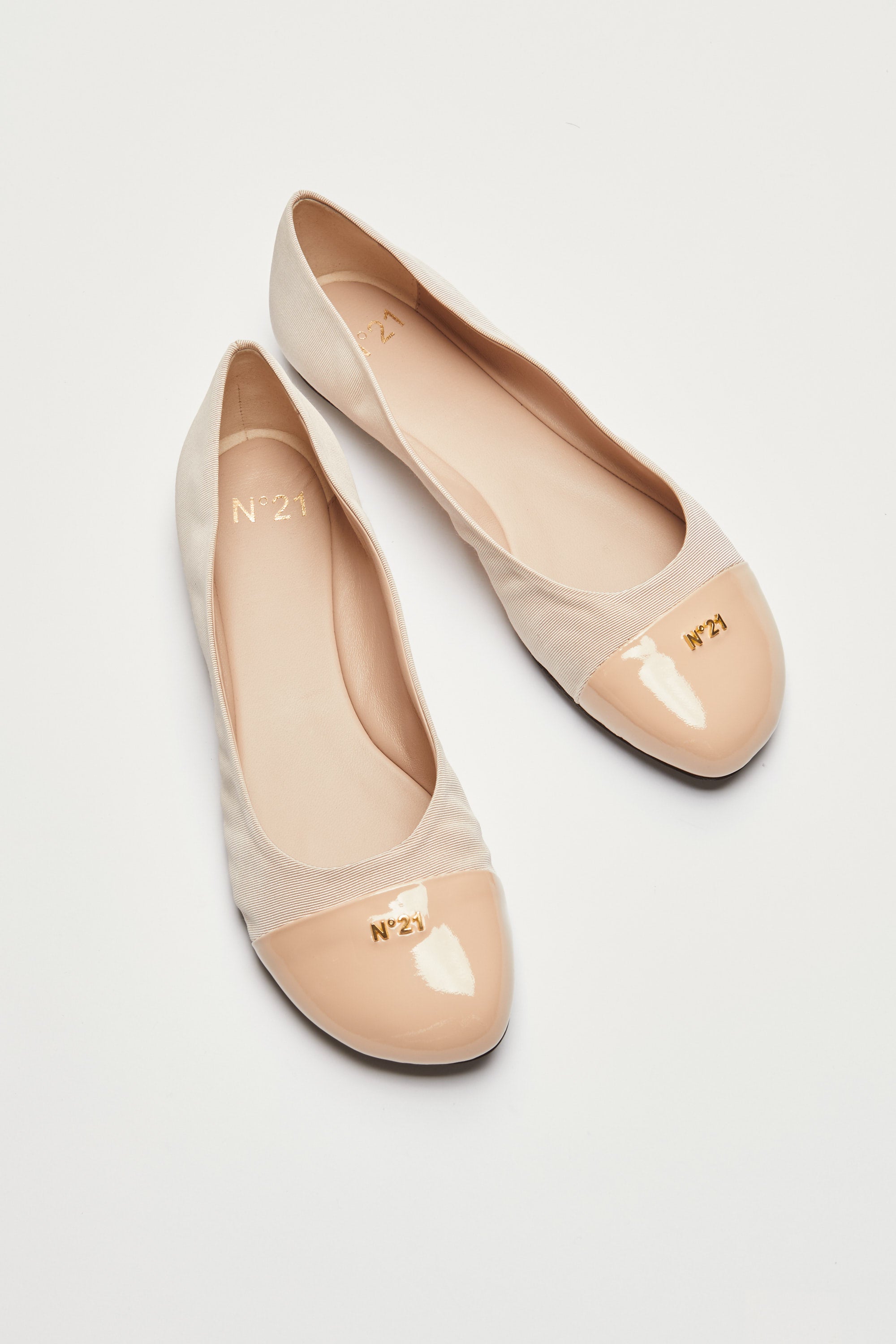 Round-toed ballet flats