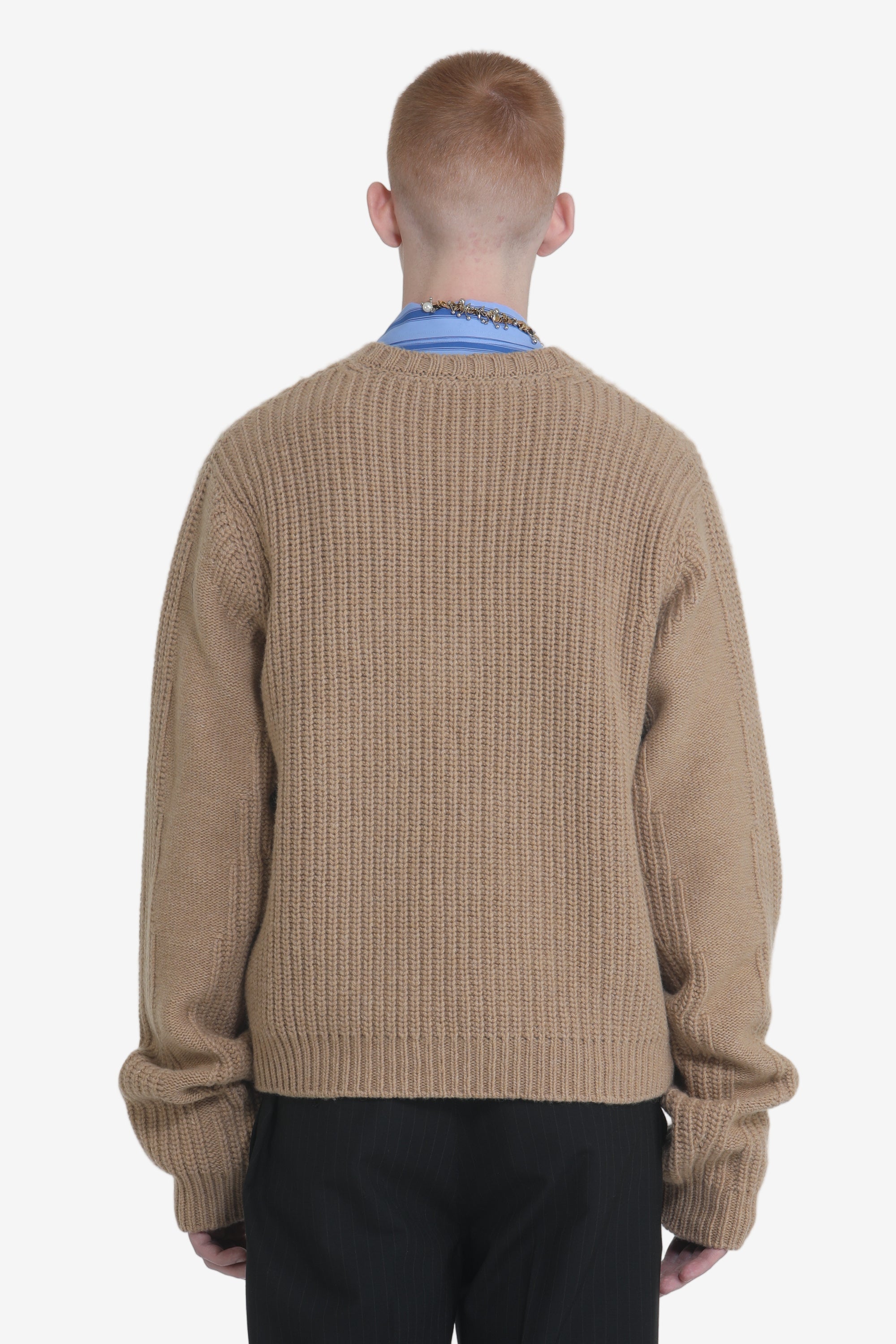 V-neck sweater with buttons and zip