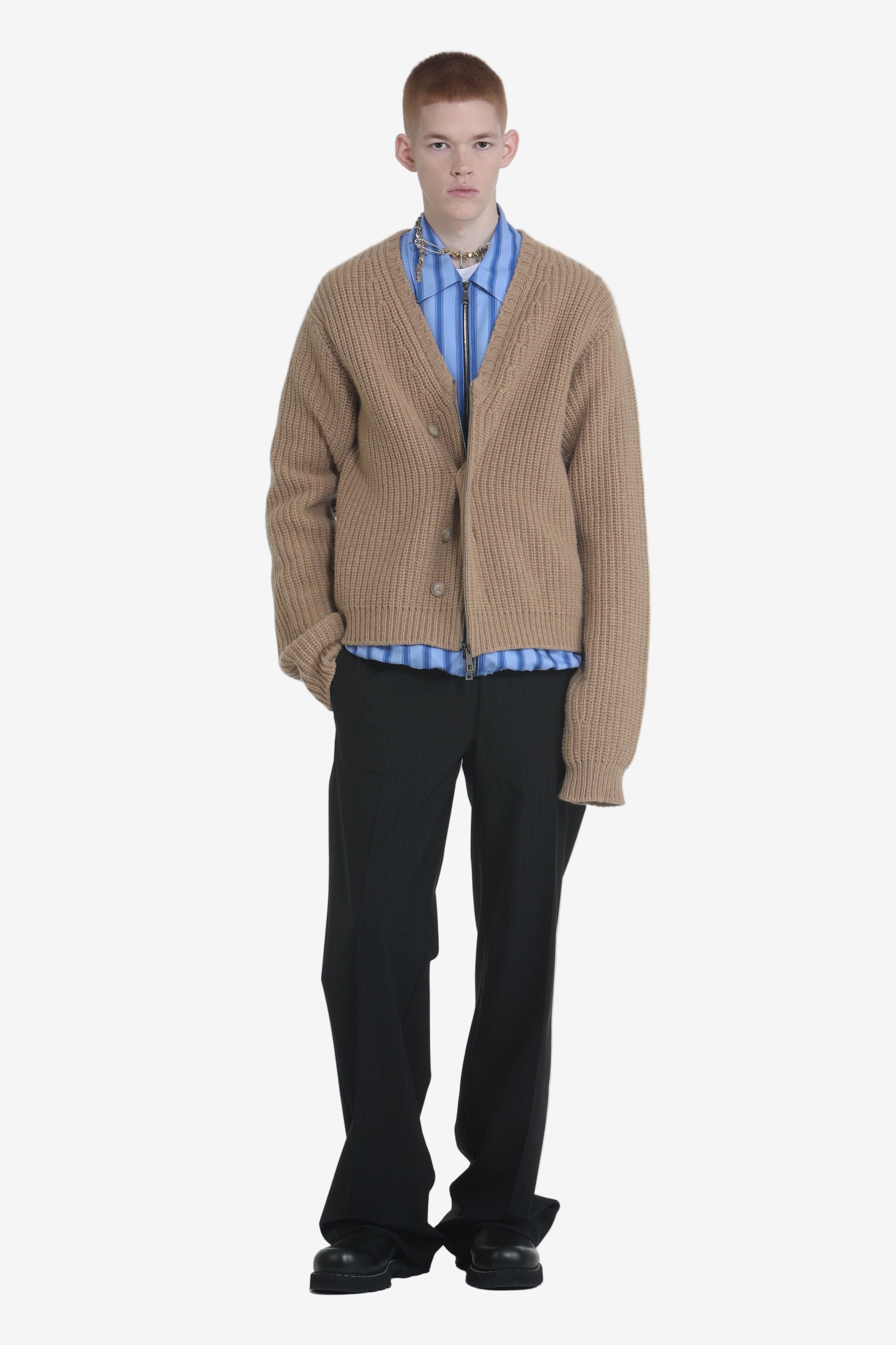 V-neck sweater with buttons and zip