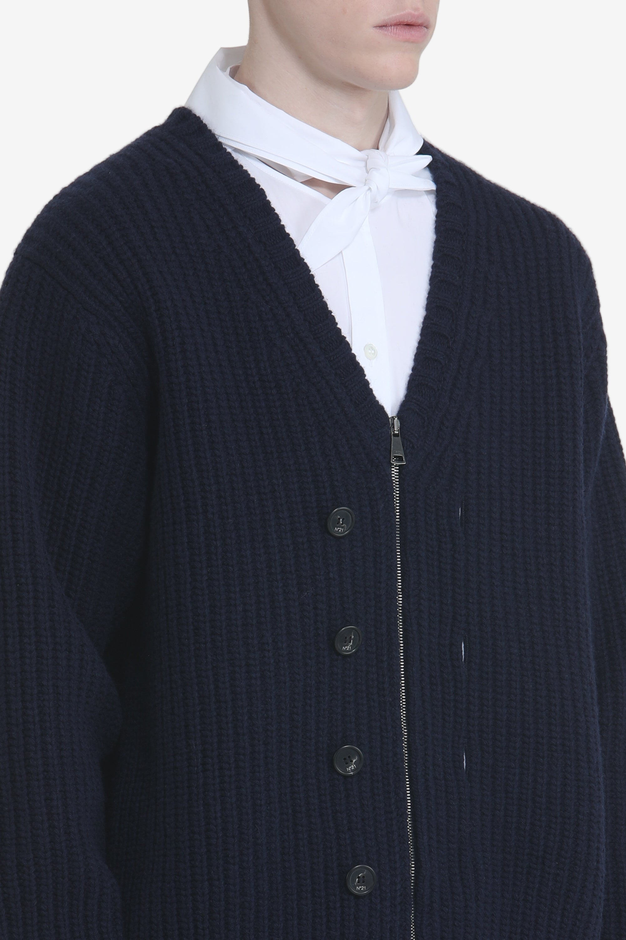 V-neck sweater with buttons and zip