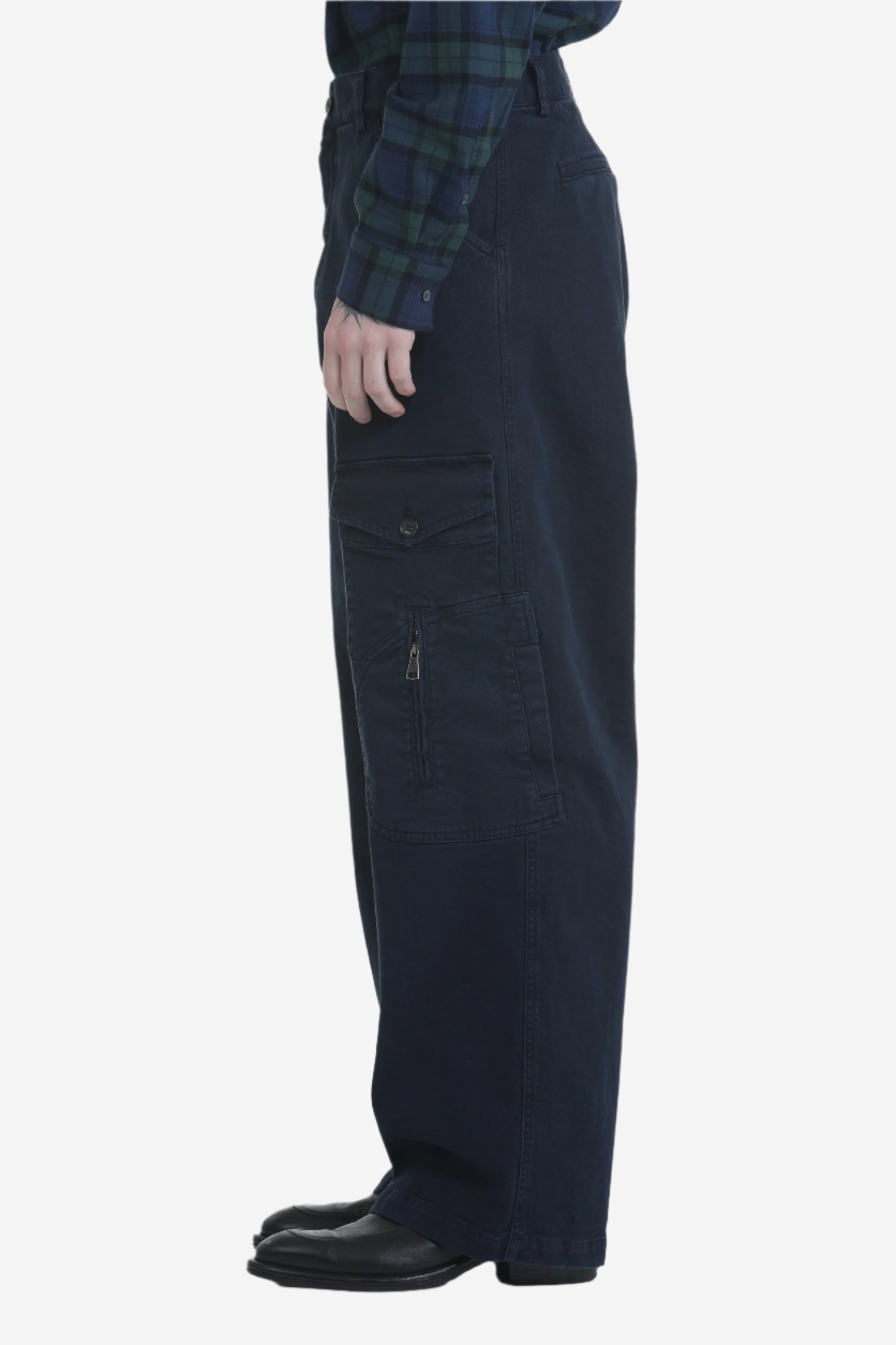 Cargo pants with side pockets