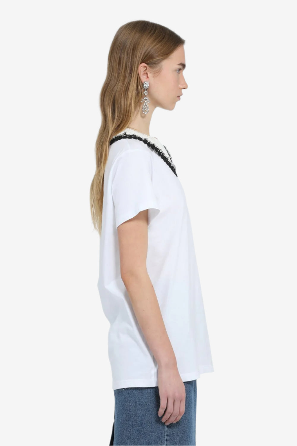 T-shirt con colletto ricamato