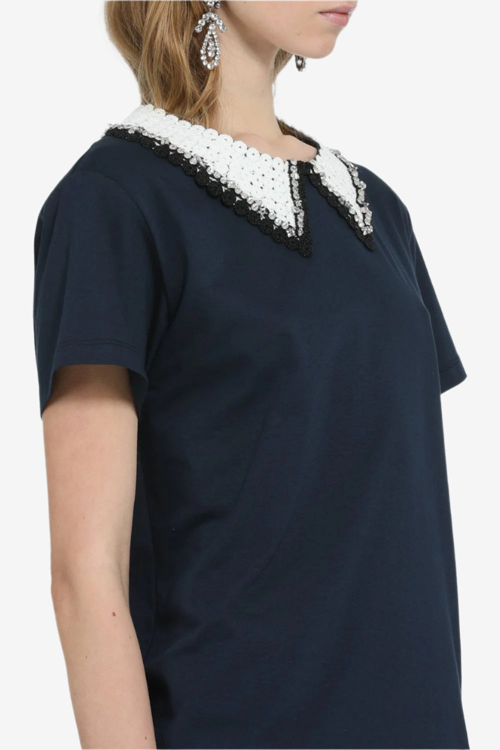T-shirt con colletto ricamato