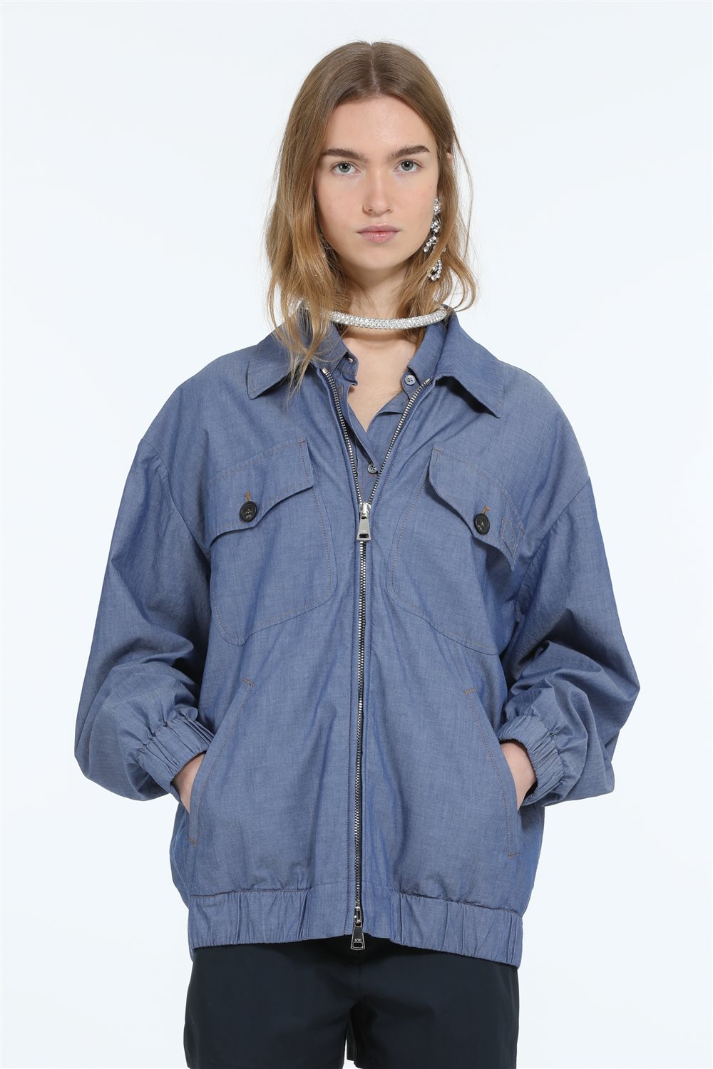 Giacca con zip e doppie tasche