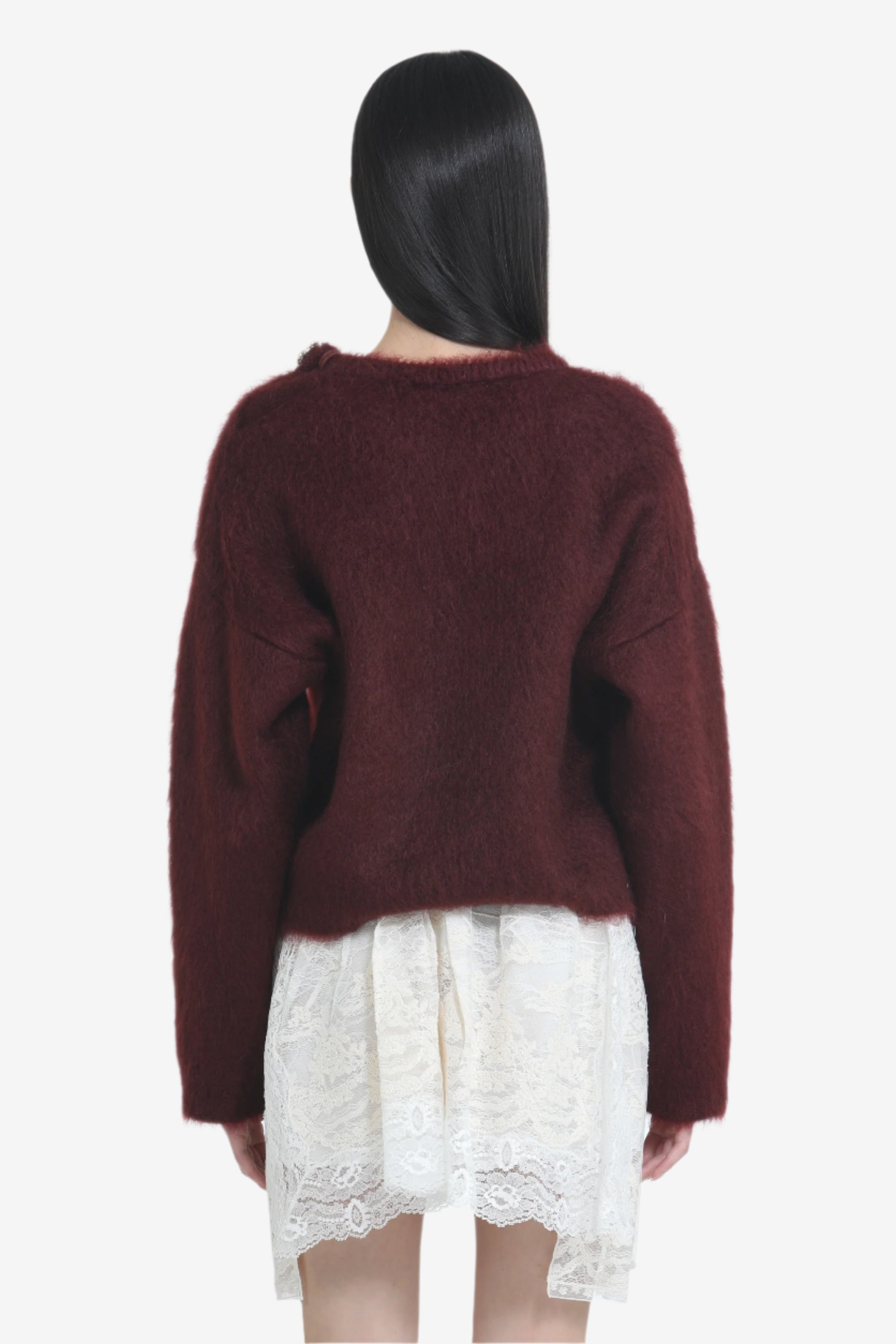 Maglione con bottone gioiello a fiore