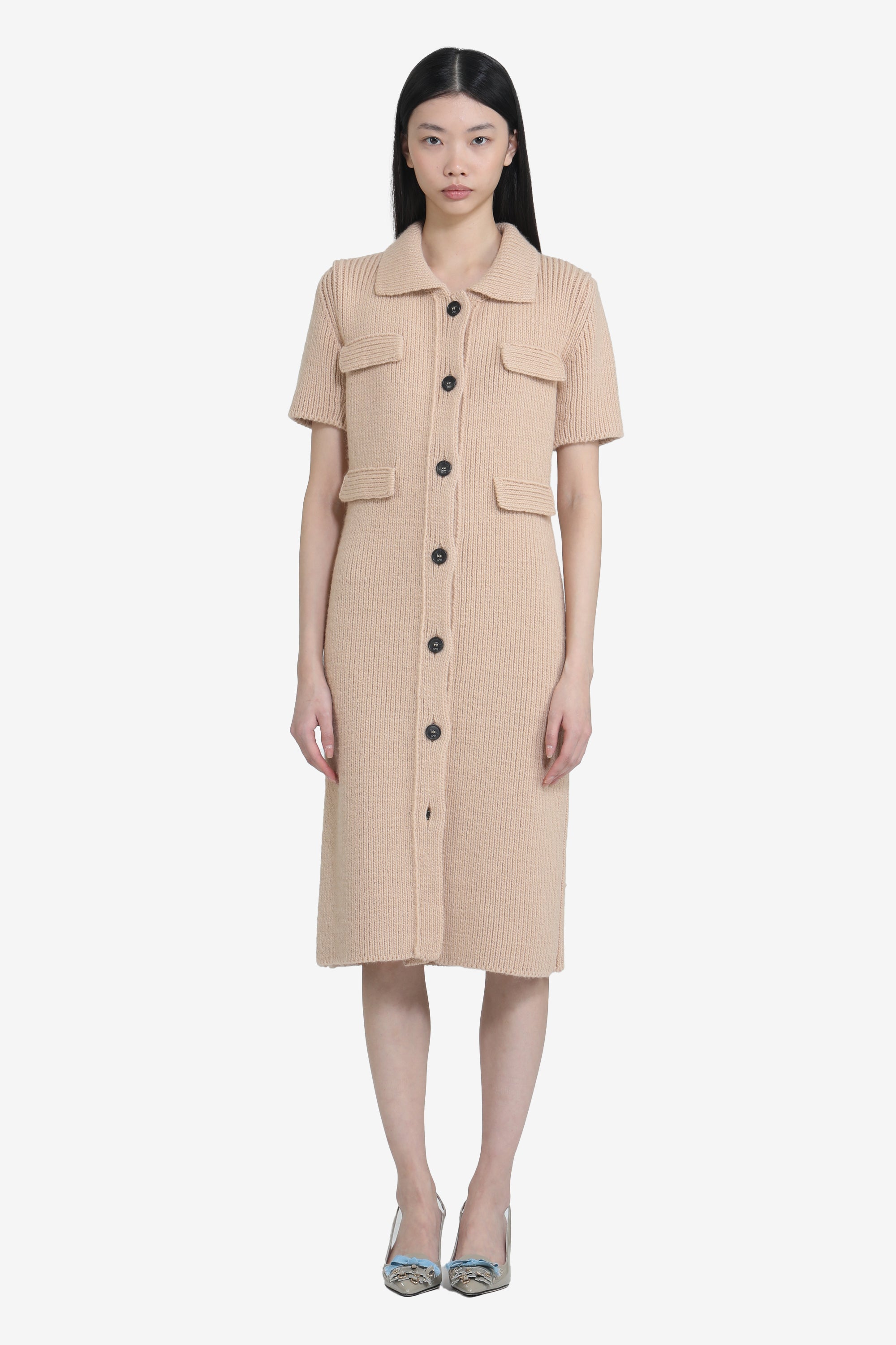 Short-sleeved knitted dress with collar