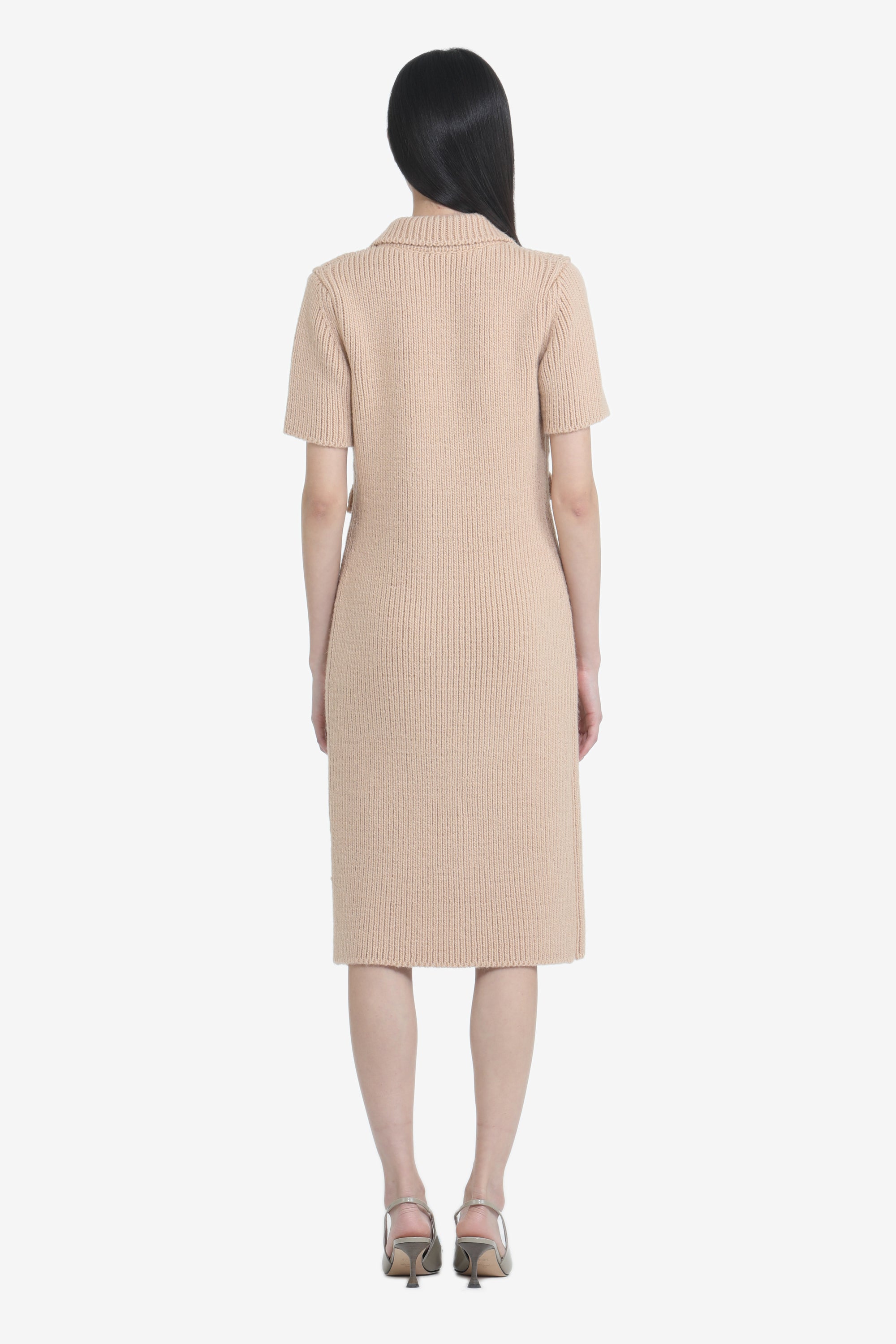 Short-sleeved knitted dress with collar