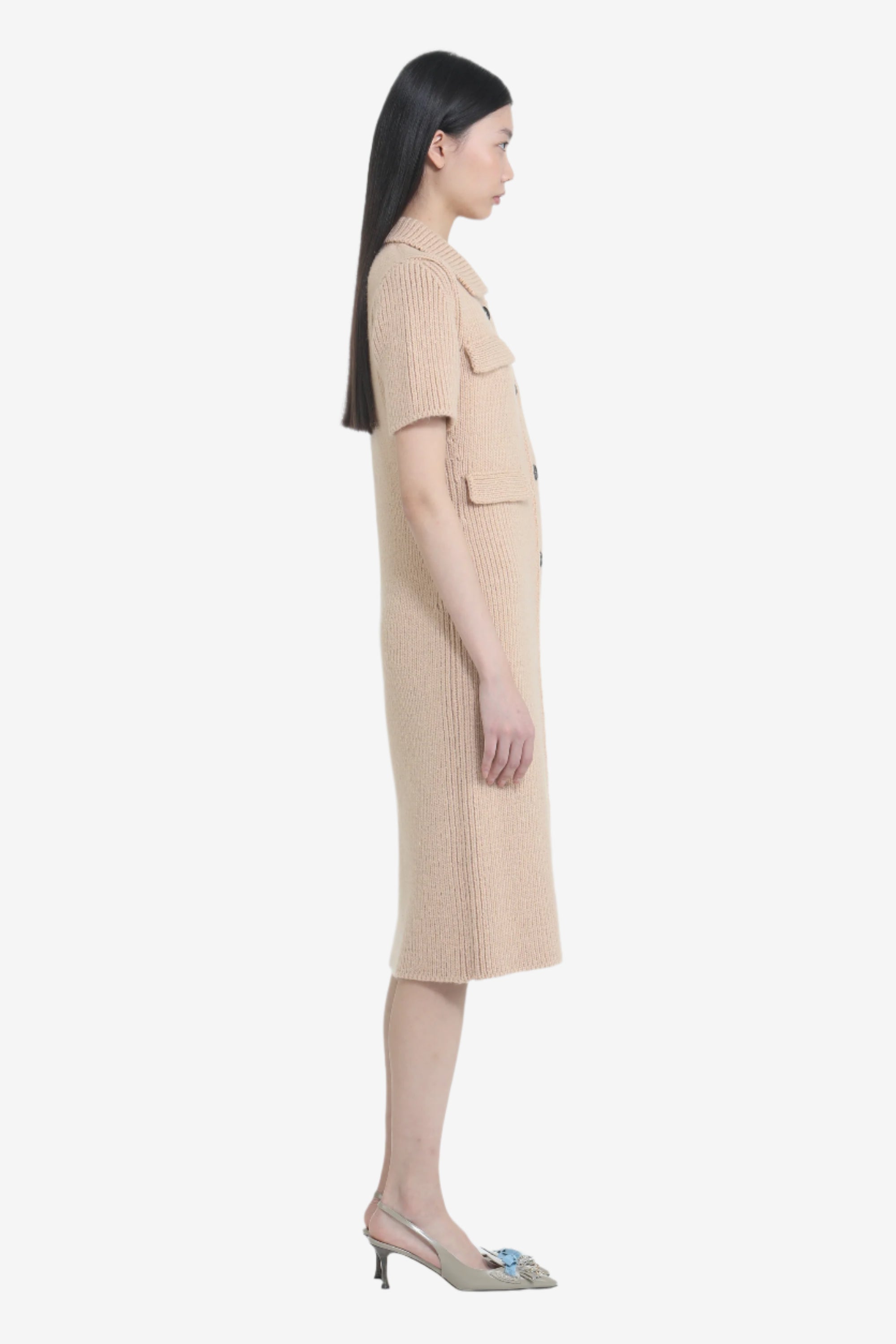 Short-sleeved knitted dress with collar