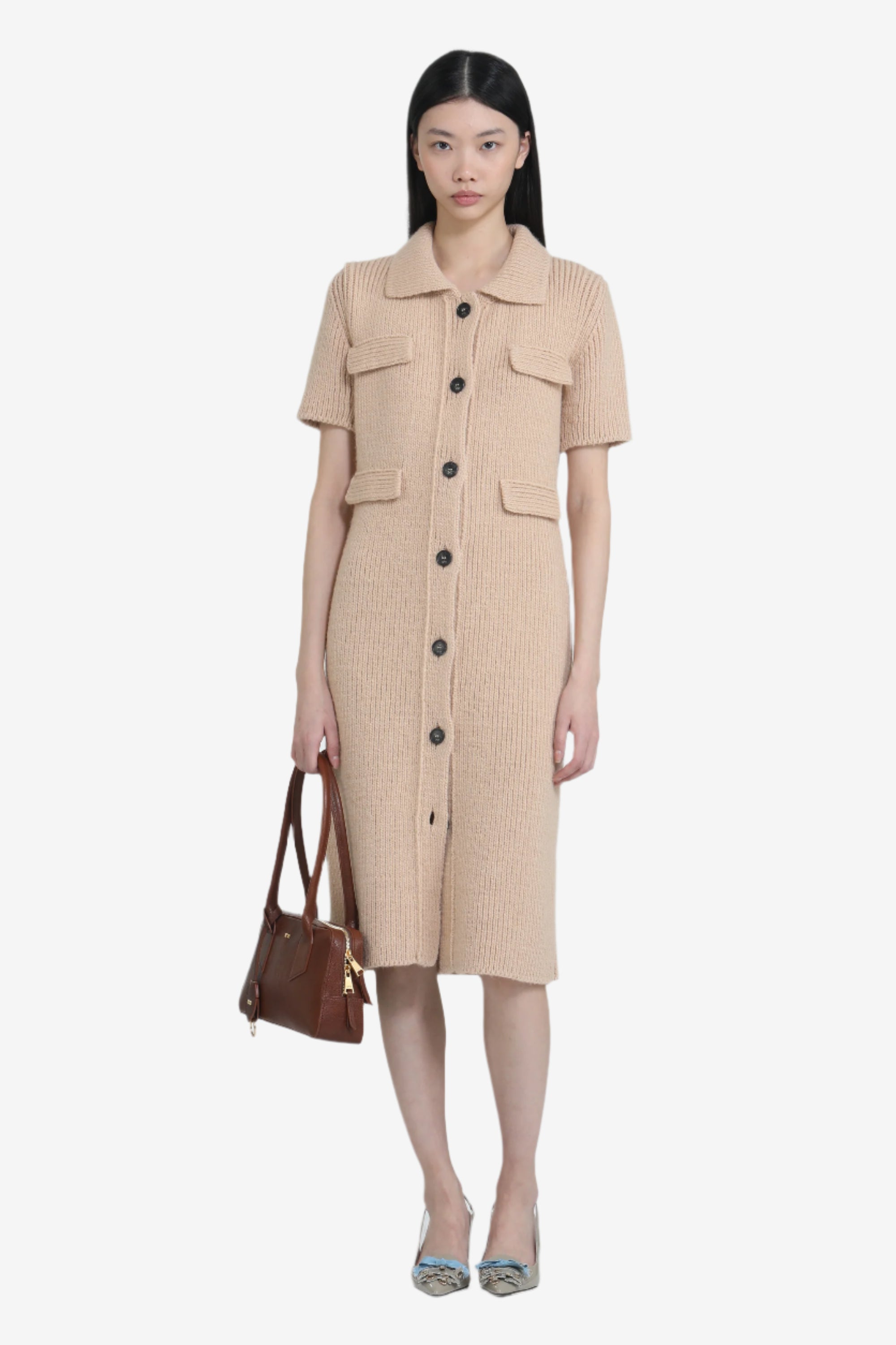 Short-sleeved knitted dress with collar