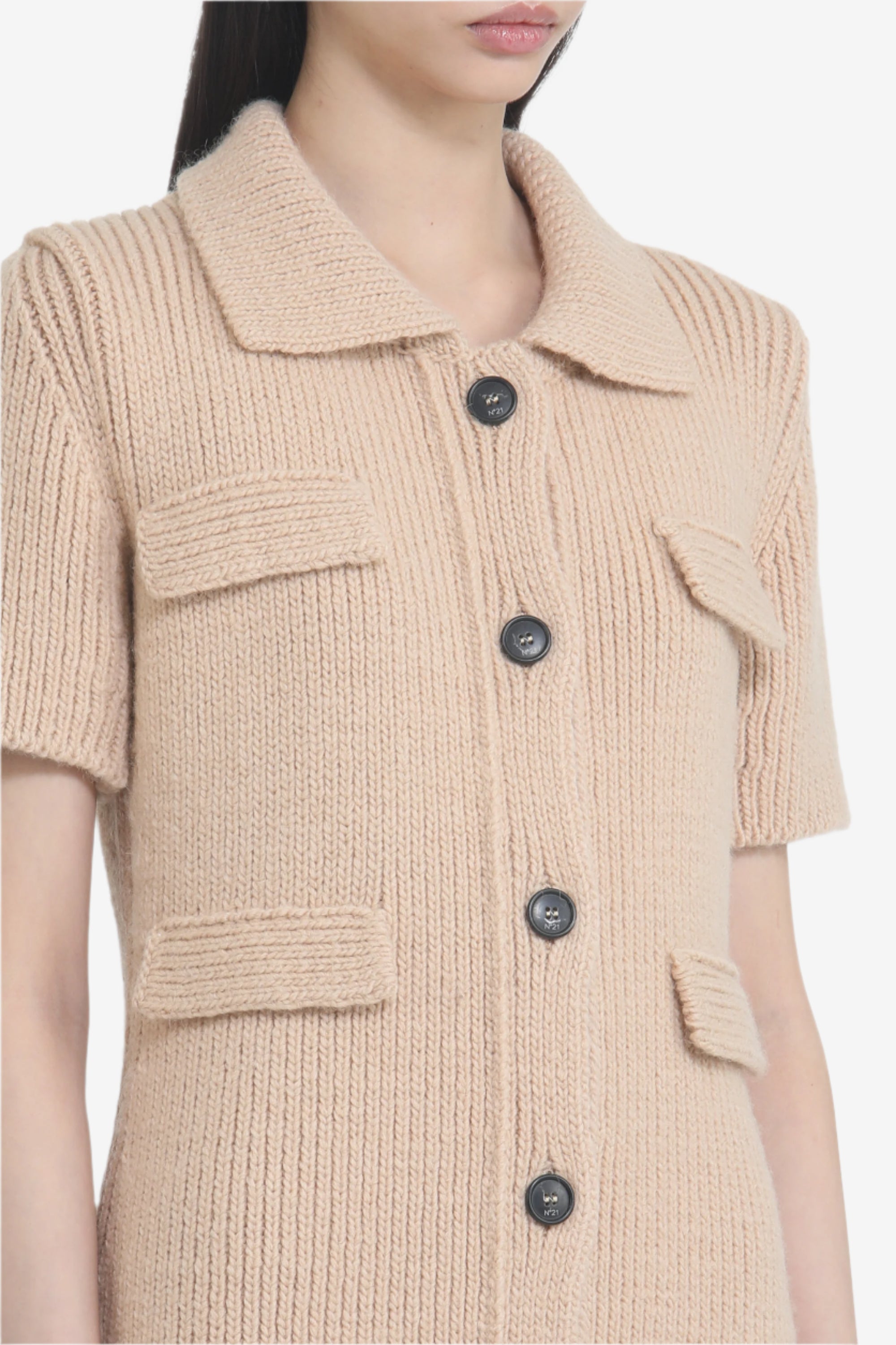Short-sleeved knitted dress with collar