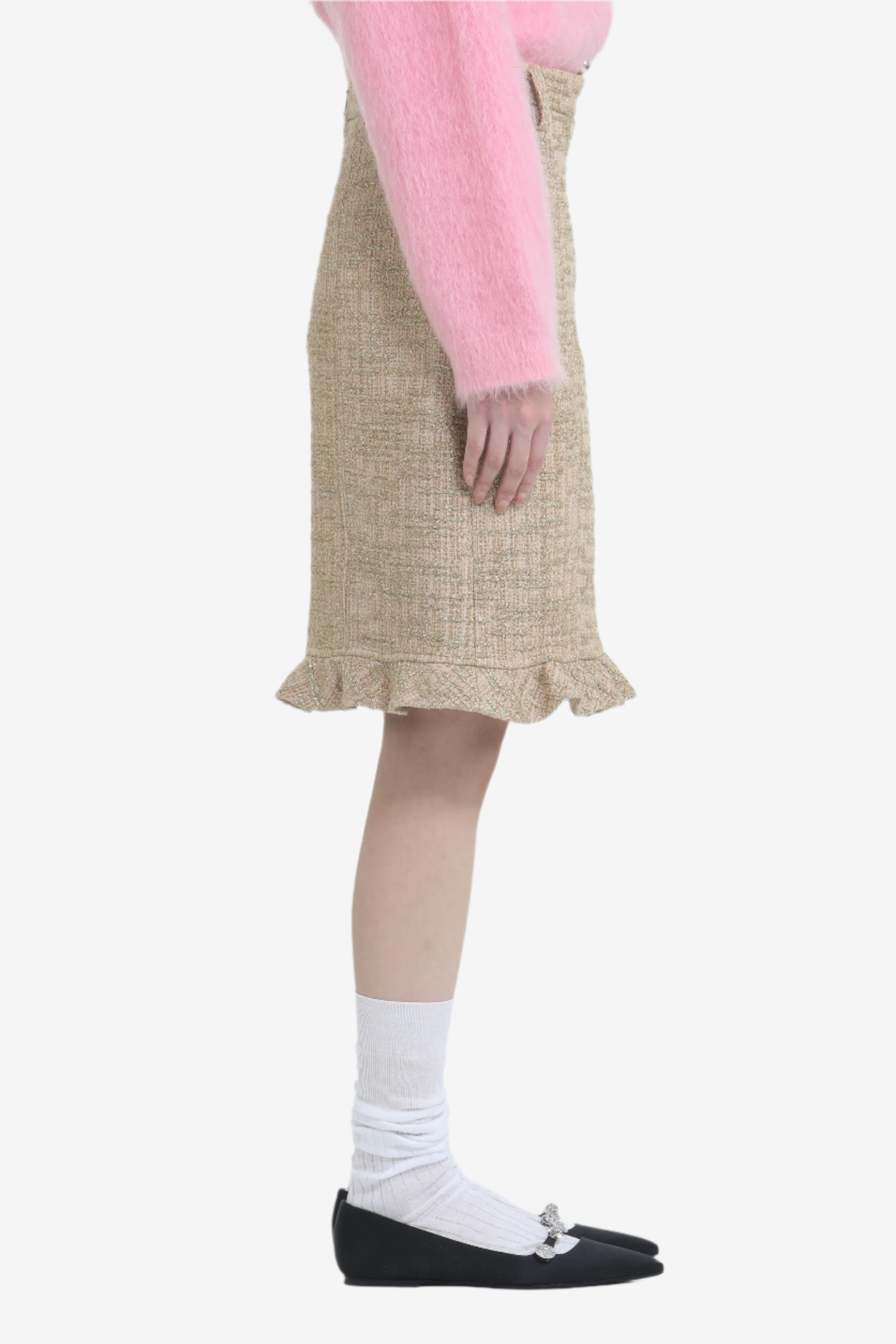 Above-the-knee skirt with irregular hem