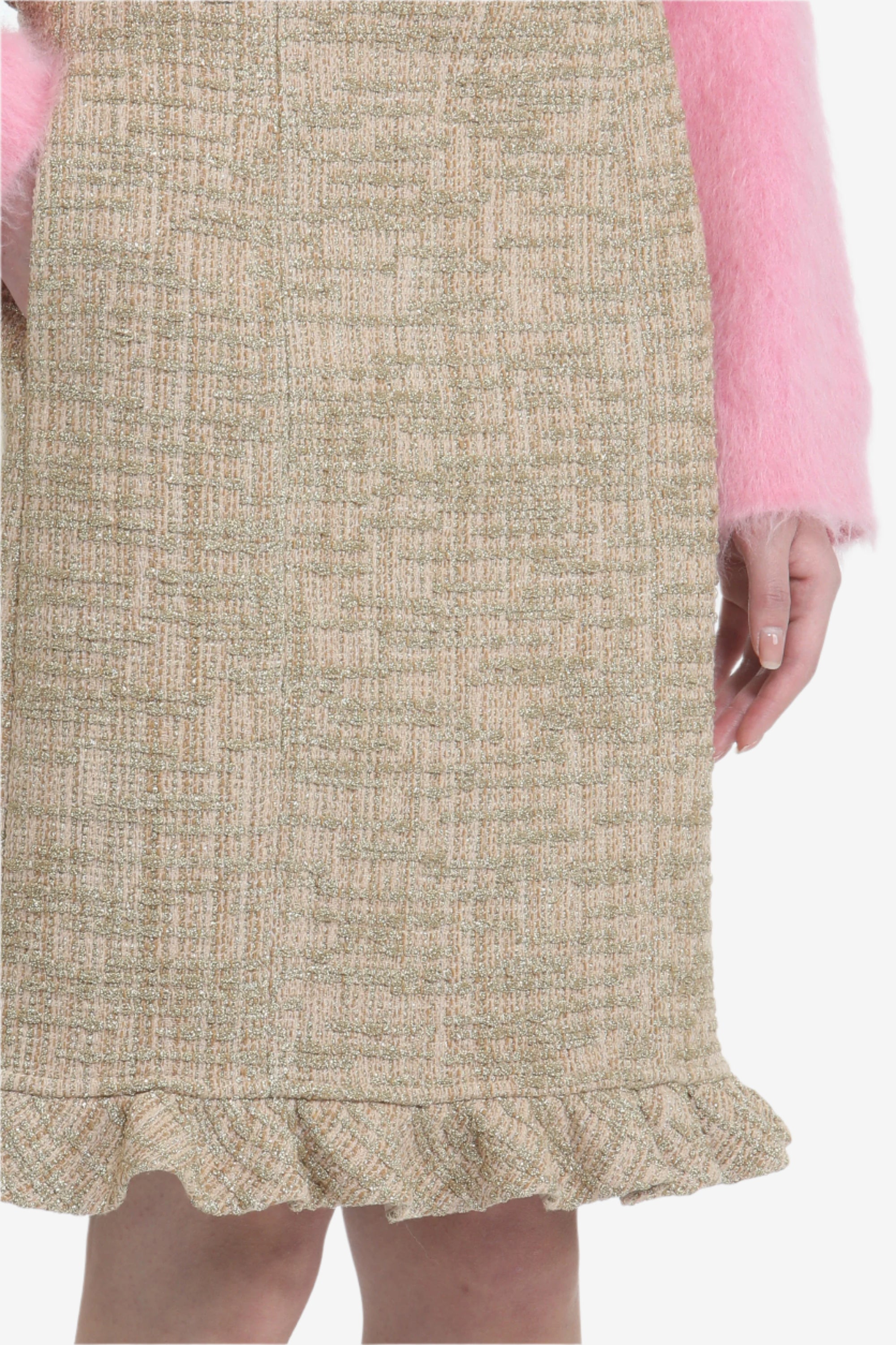 Above-the-knee skirt with irregular hem