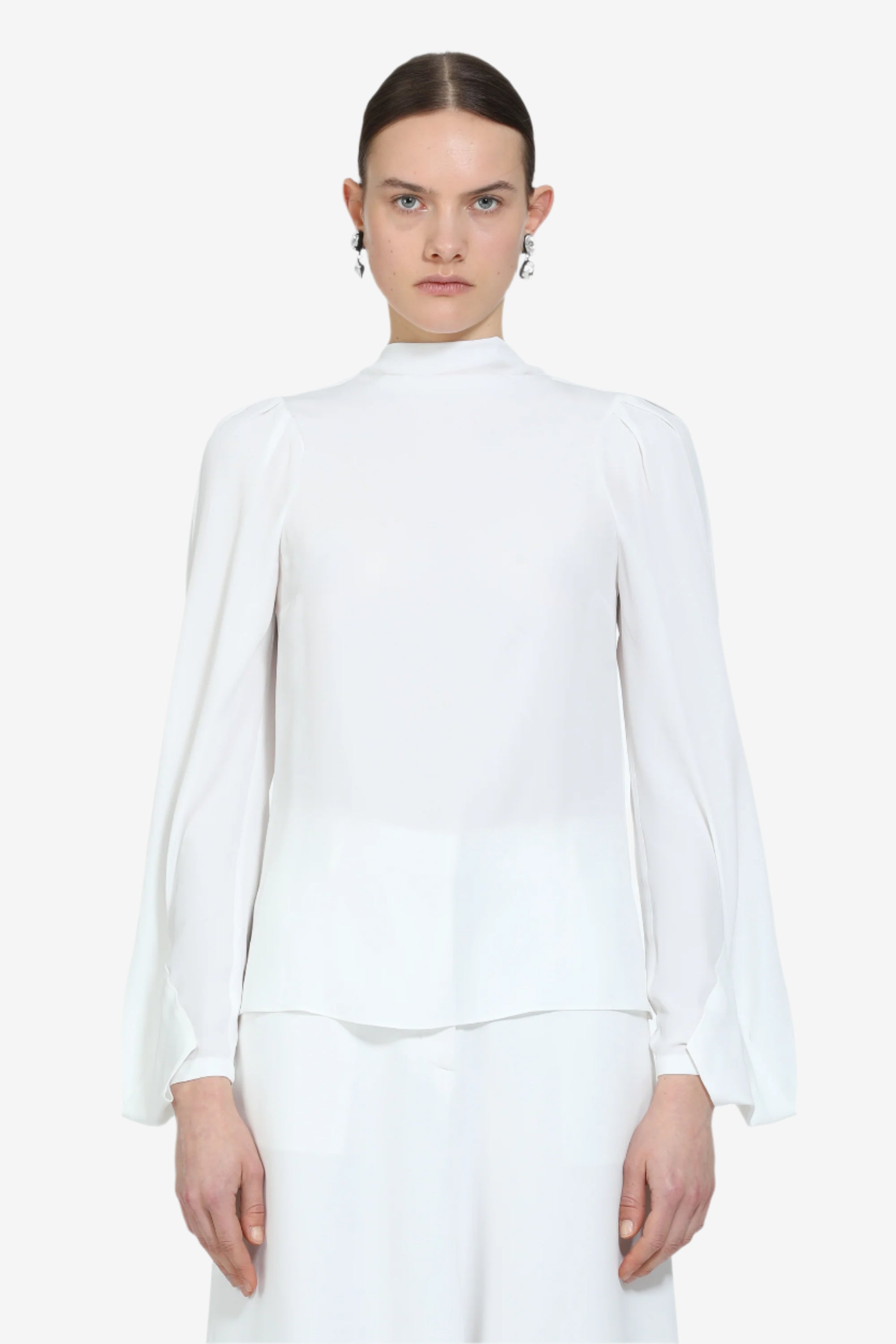 Blusa con maniche lunghe svasate