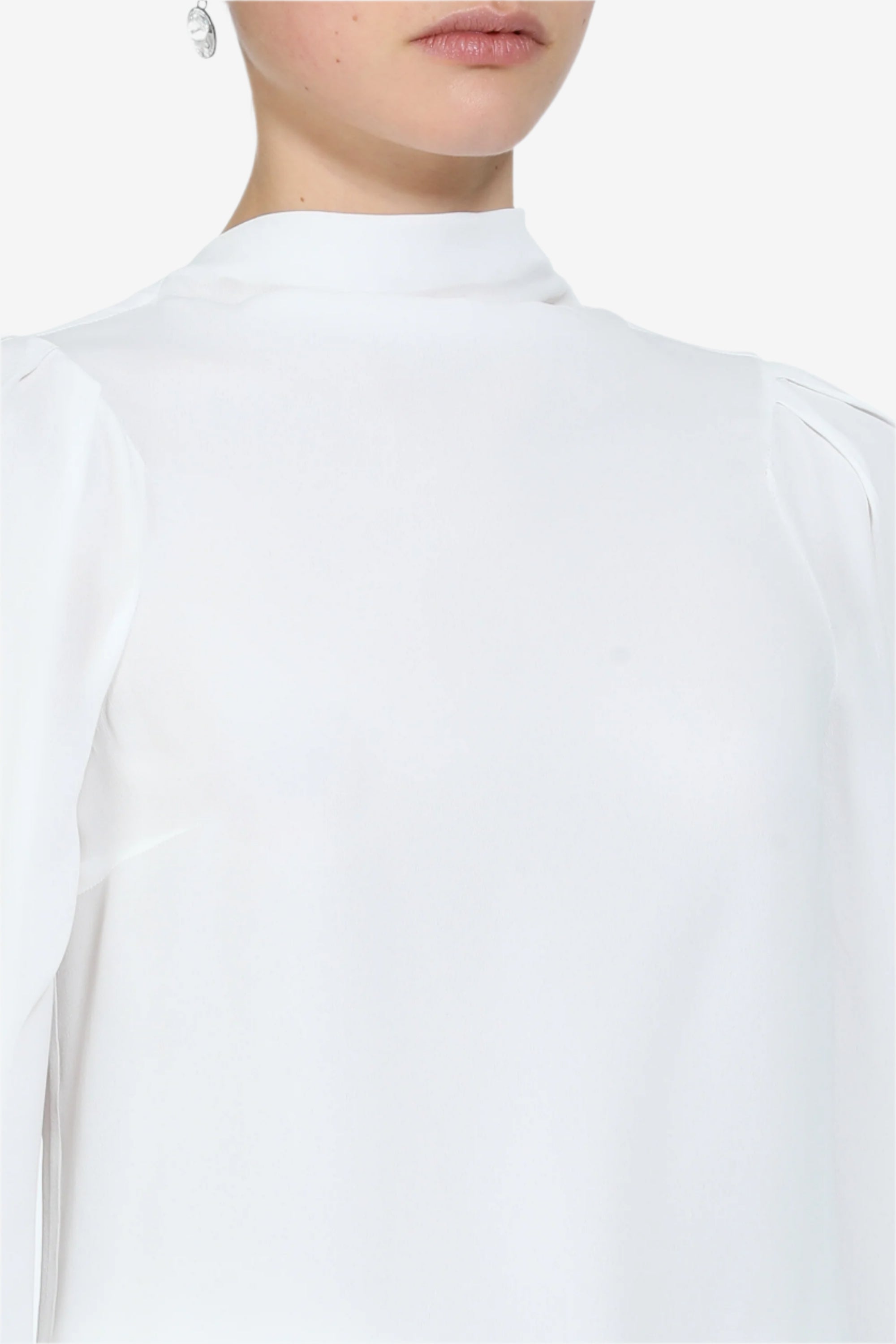 Blusa con maniche lunghe svasate