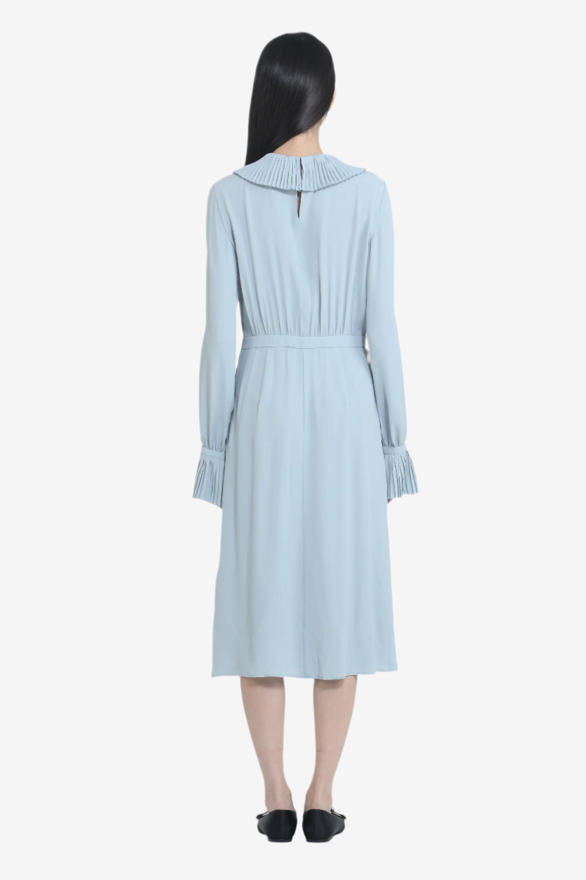 Below-the-knee dress with ruffles and pleated collar