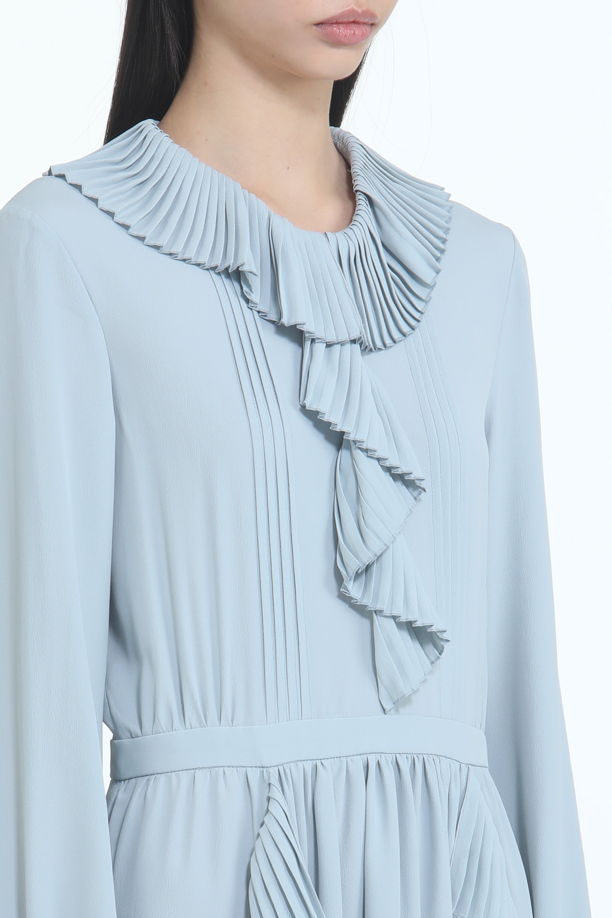 Below-the-knee dress with ruffles and pleated collar