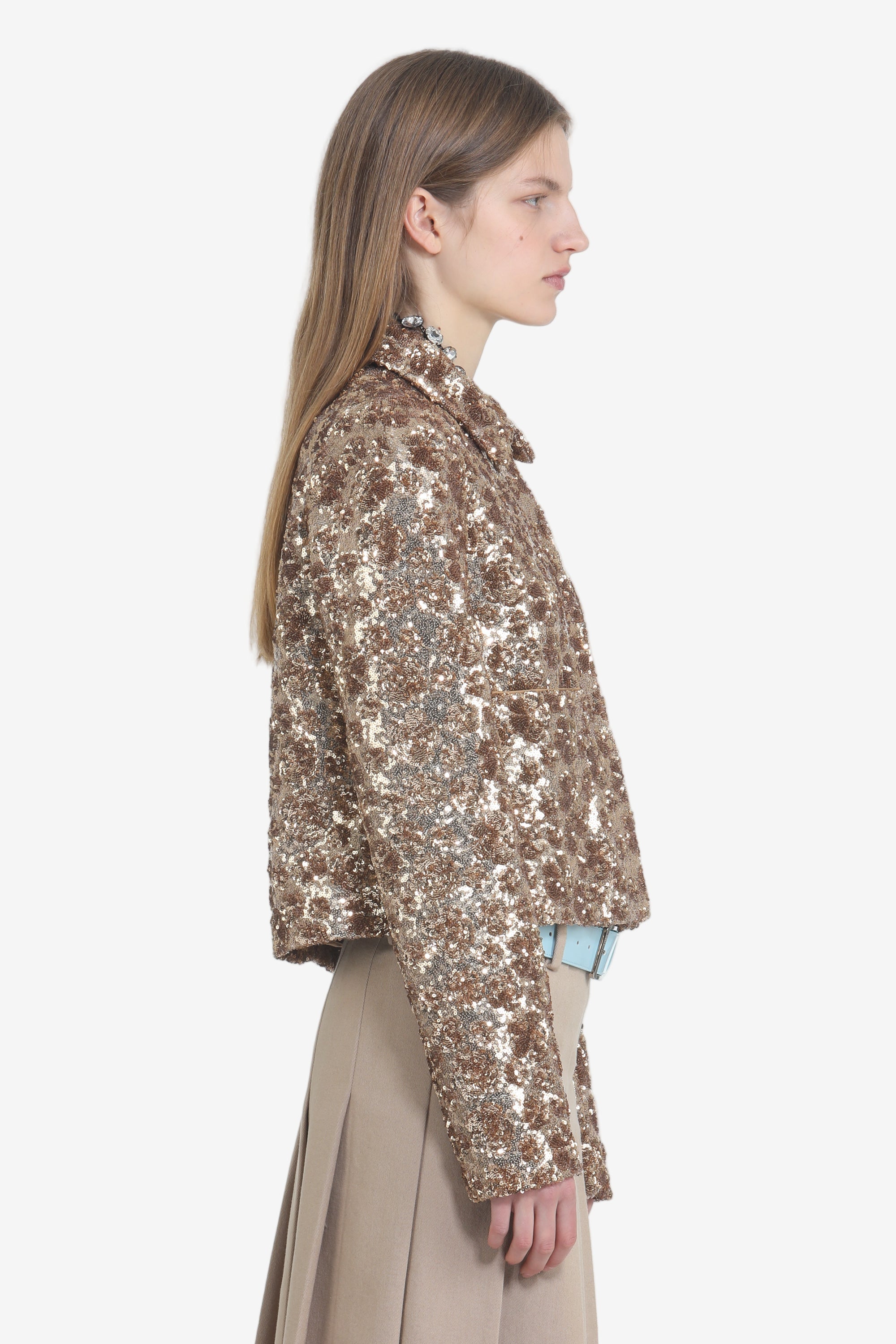 Short jacket with sequined fabric and pockets