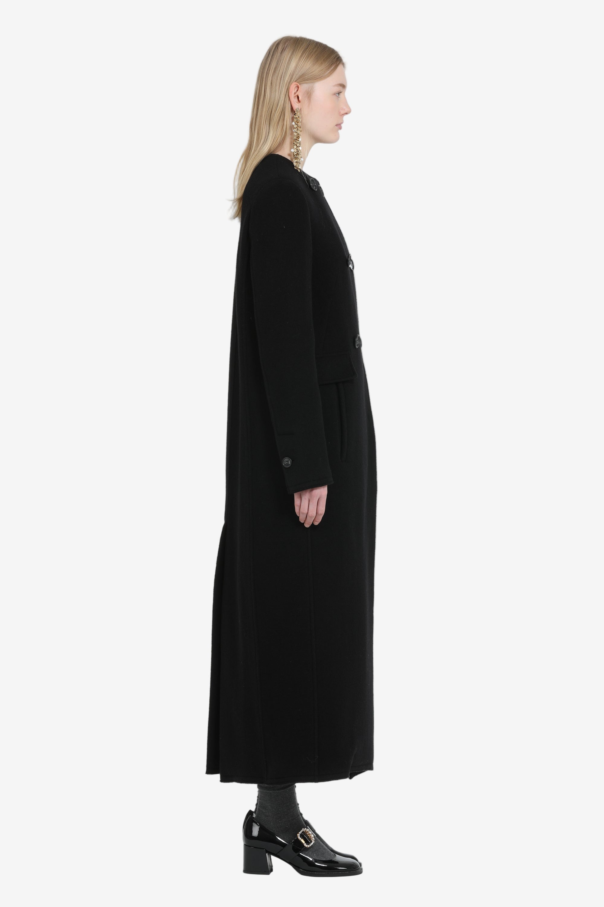 Long double-breasted coat without collar