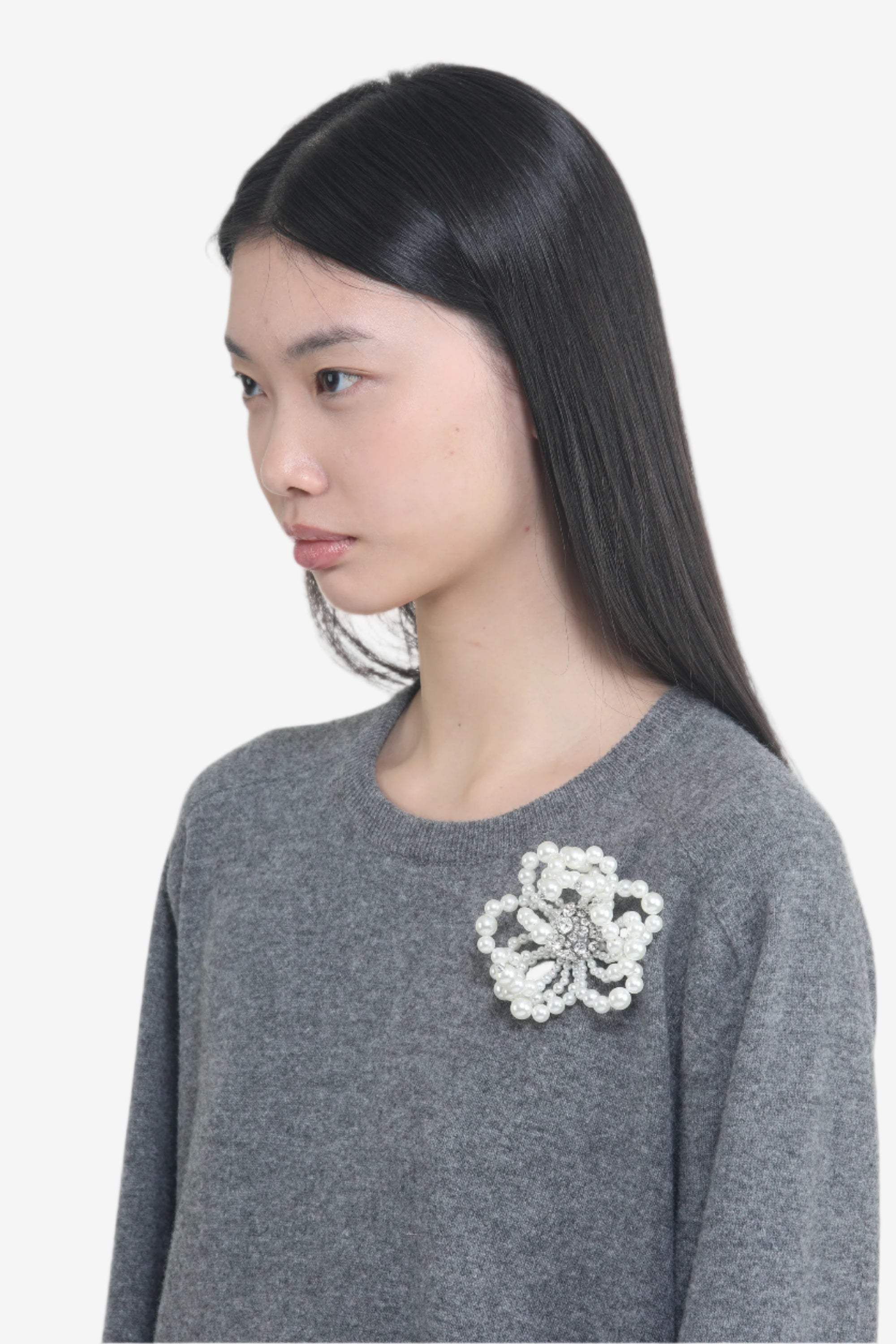 Spilla con perle a forma di fiore