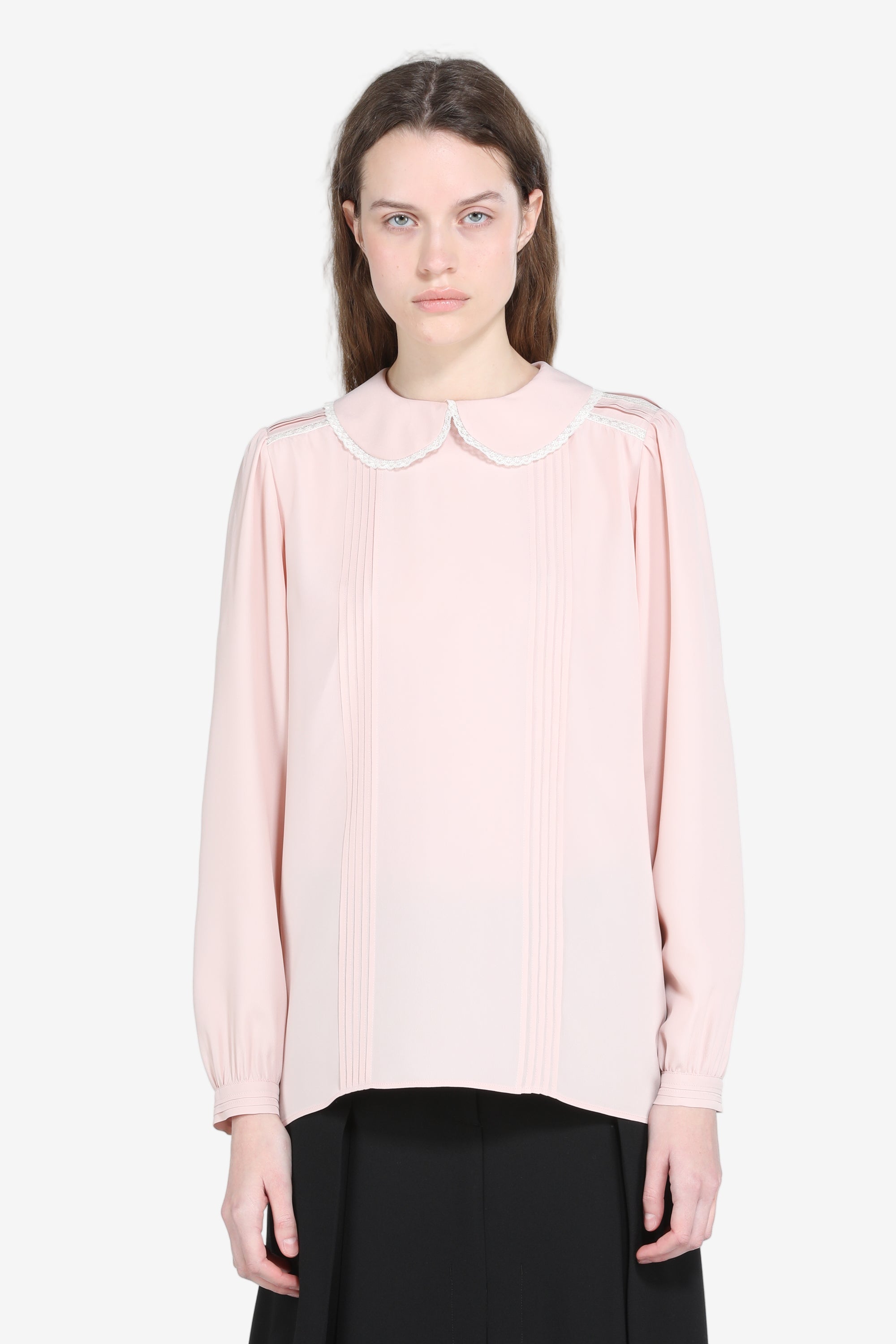 Blouse with round collar